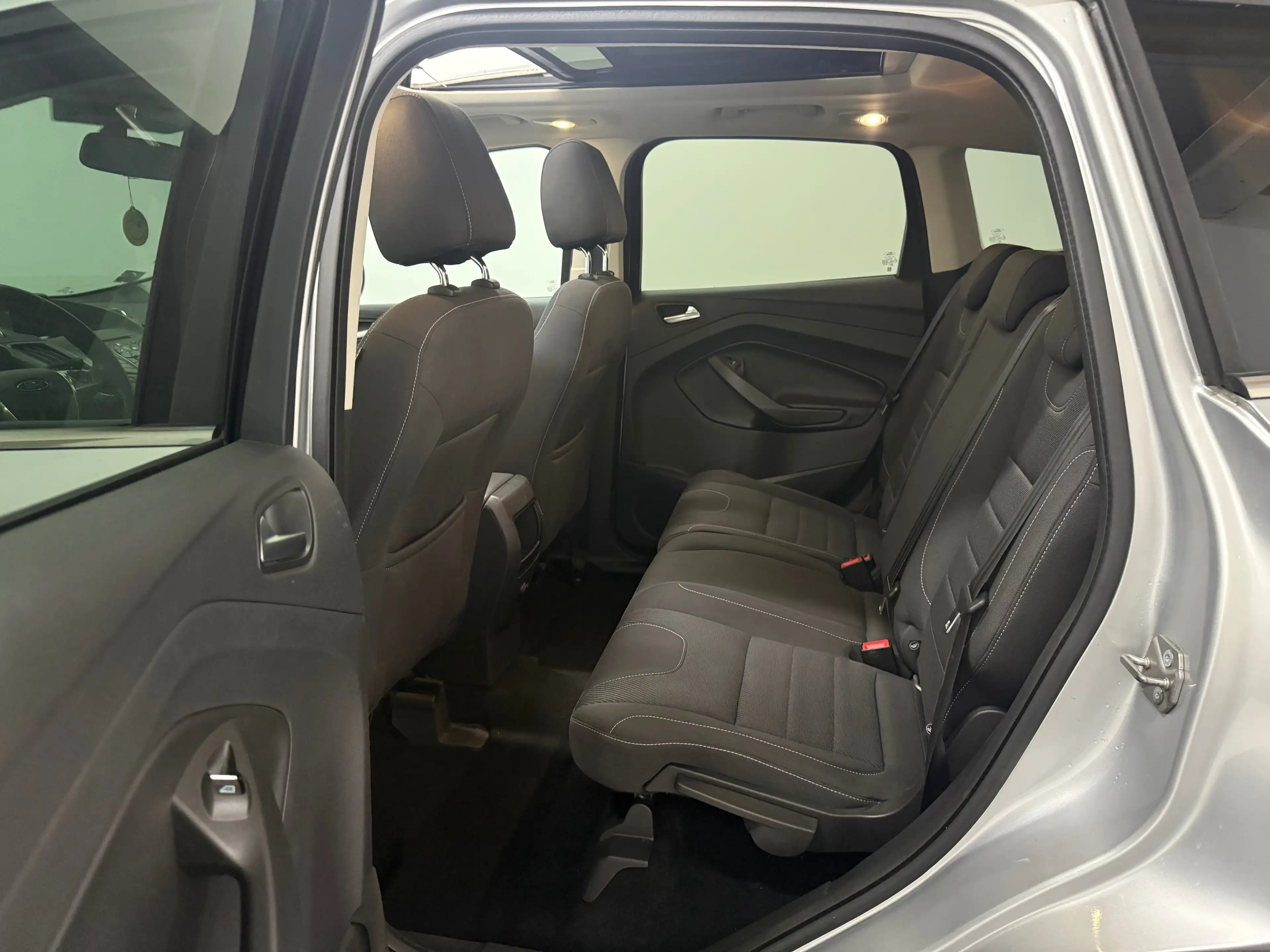 Ford Kuga 2.0 TDCi Titanium - 1erMain - Carnet  - Toit Ouvrant — photo 12