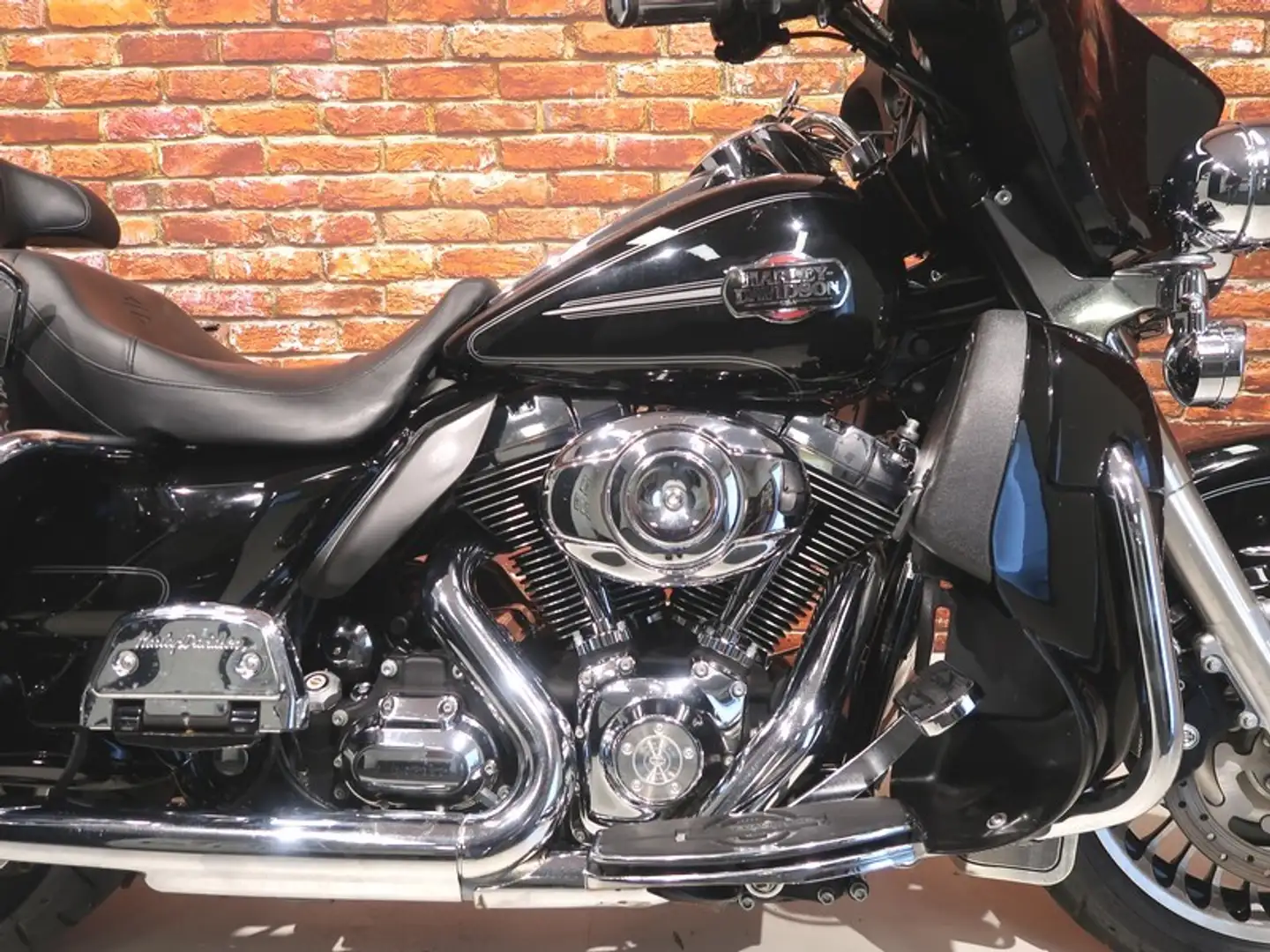 Harley-Davidson Ultra Classic FLHTCU 1580 Negru - 2