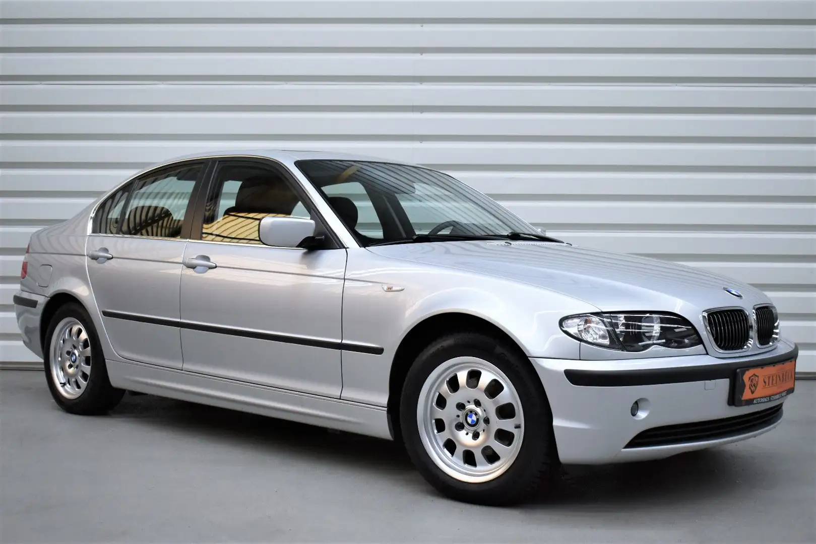 BMW 320 i+2.Hand+PDC+Tempomat+Schiebedach+38.200KM Silber - 1