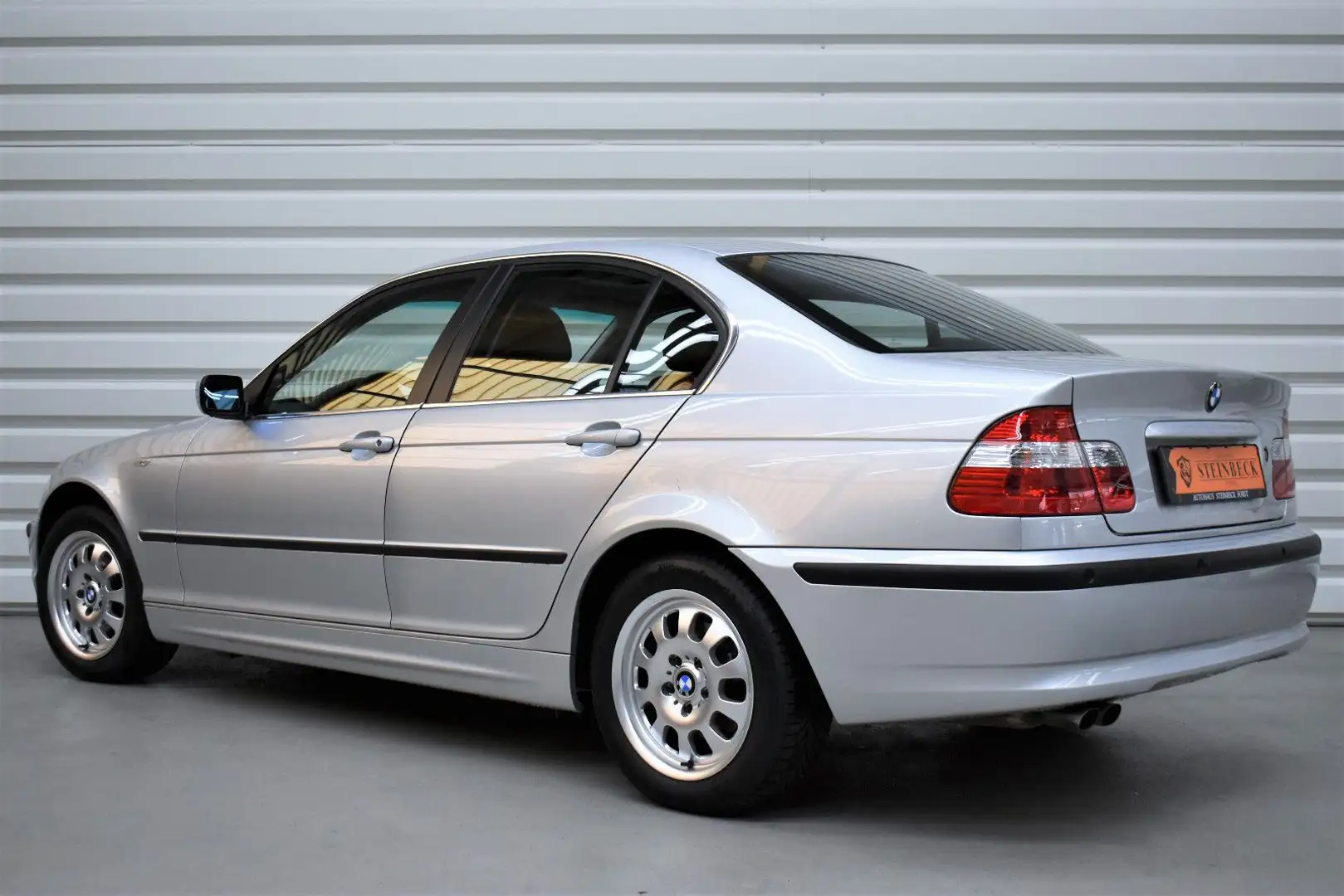 BMW 320 i+2.Hand+PDC+Tempomat+Schiebedach+38.200KM Silber - 2