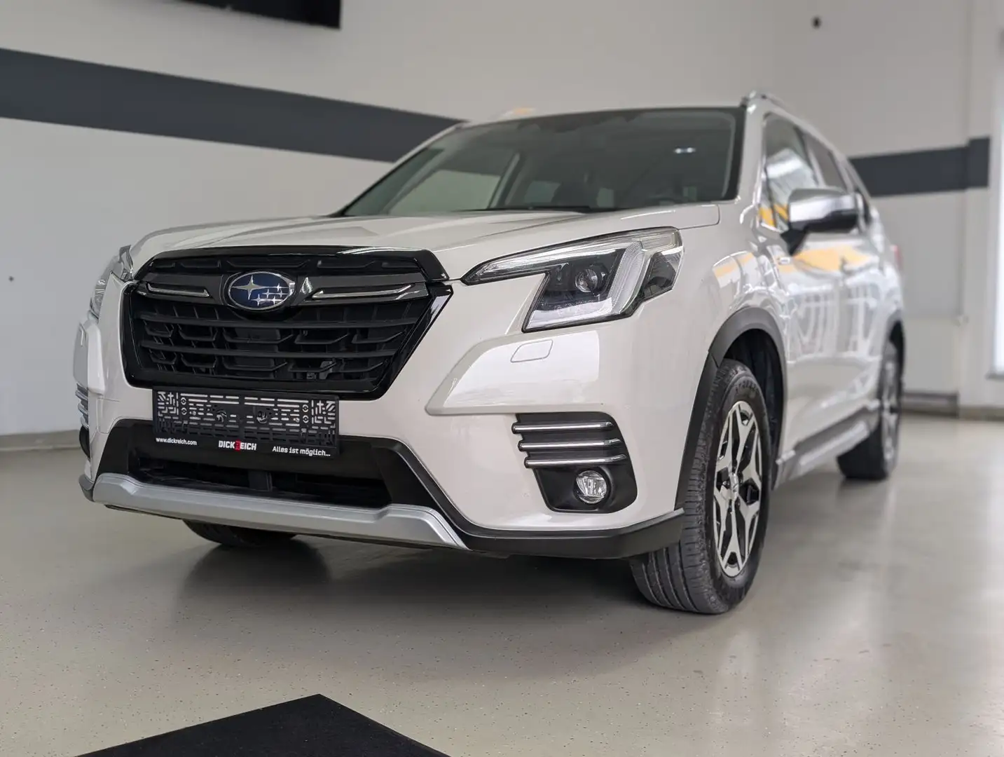 Subaru Forester 2.0ie 4X4 ACC LED PANO KAM LEDER APP Bianco - 1