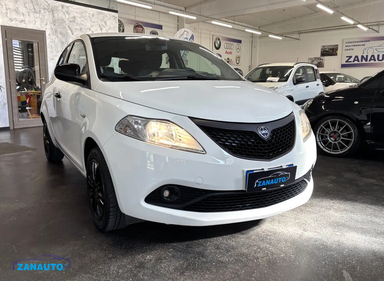Lancia Ypsilon 1.2 Elefantino Blu *NEOPATENTATI OK* Bianco - 2