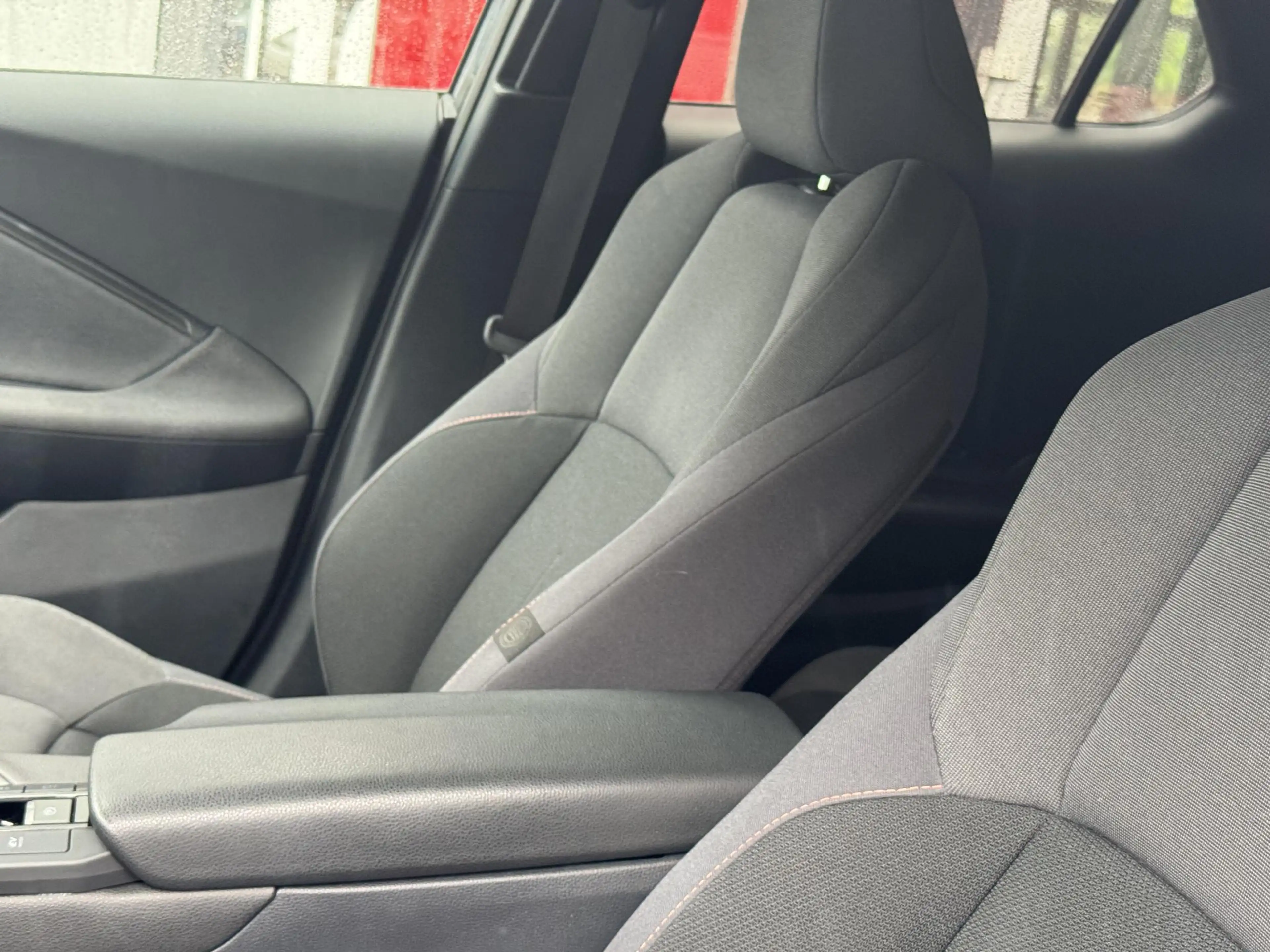 Toyota C-HR 1.8 Hybrid 140 First Edition NL-AUTO 1E EIGENAAR R — photo 7