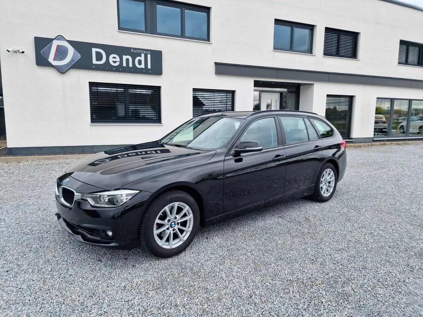 BMW 318 i Touring Advantage,Navi.,PDC,AHK,LED,Dachre. Schwarz - 1