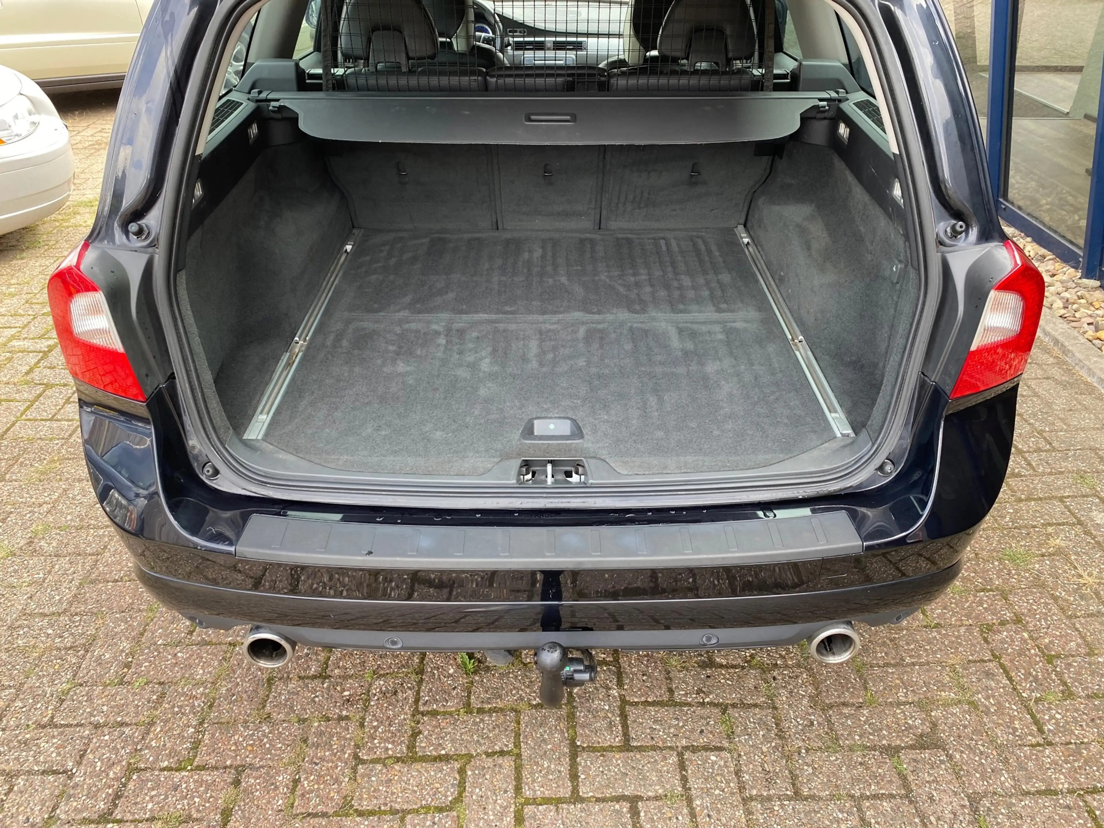 Volvo V70 2.5FT R-Design 230PK AUTOMAAT LEER / XENON / TREKH — photo 15