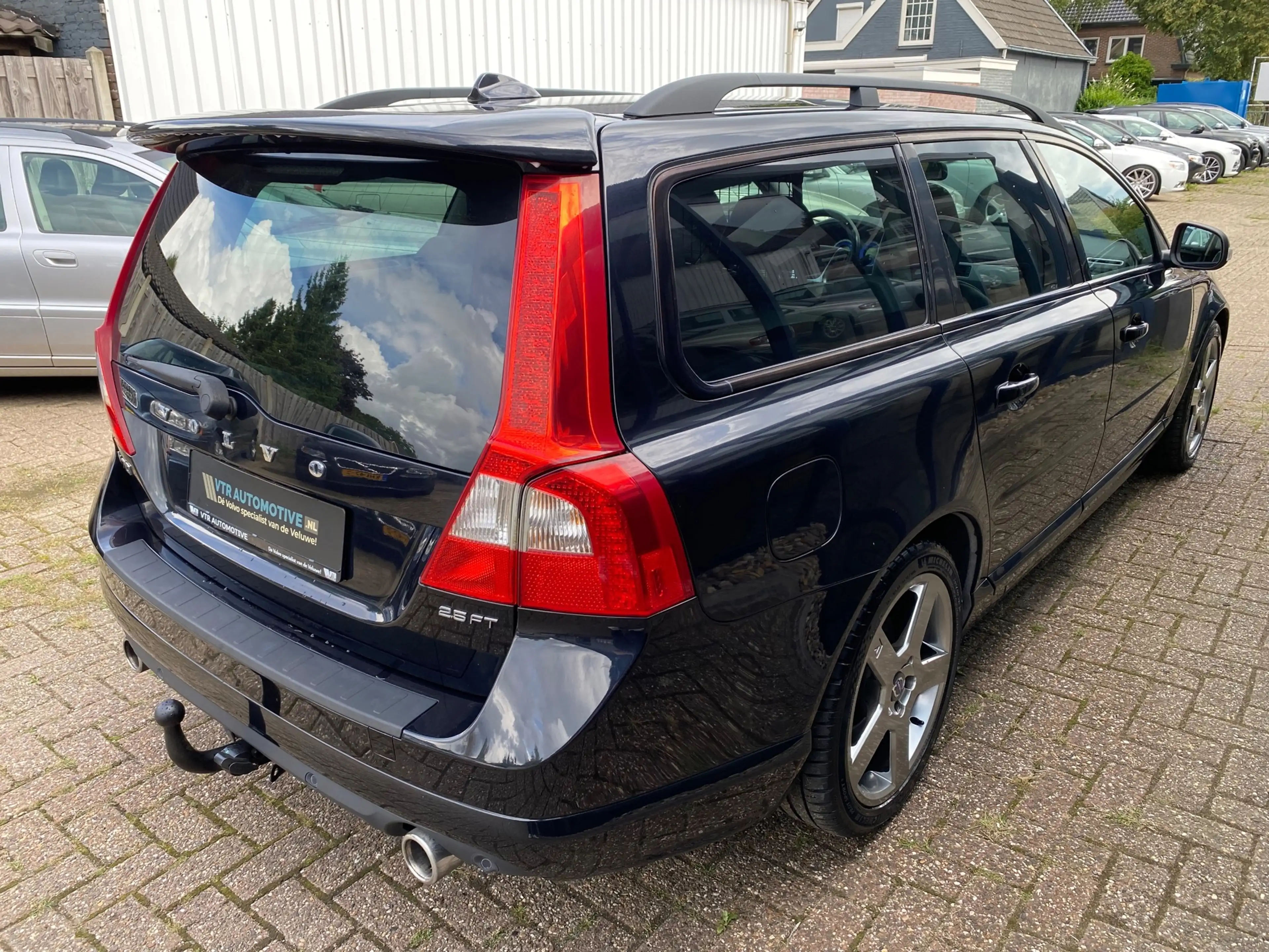 Volvo V70 2.5FT R-Design 230PK AUTOMAAT LEER / XENON / TREKH — photo 4