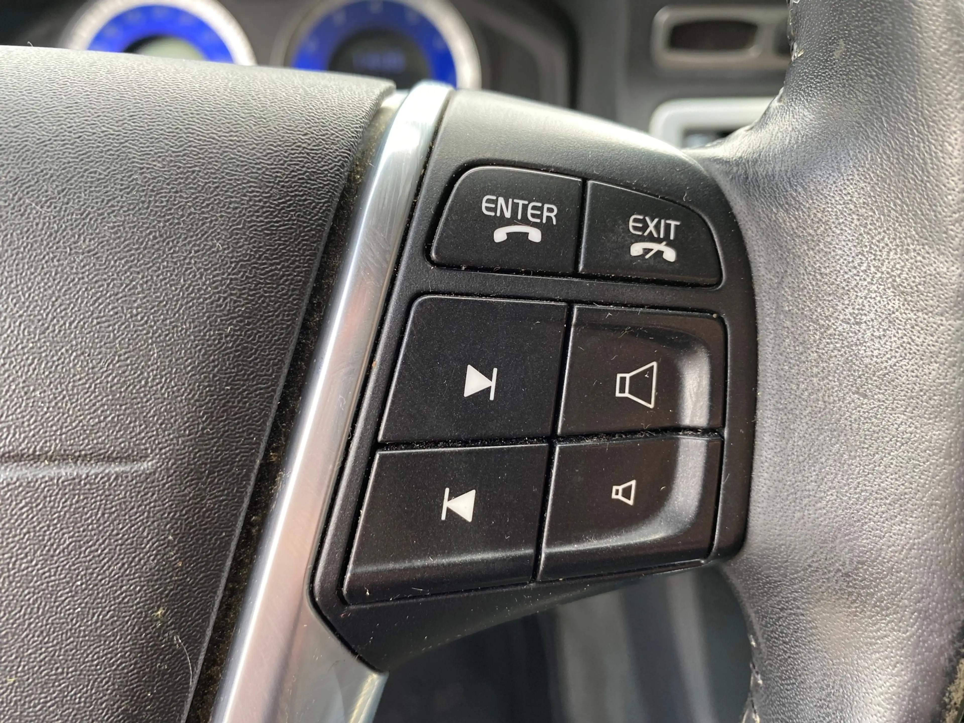 Volvo V70 2.5FT R-Design 230PK AUTOMAAT LEER / XENON / TREKH — photo 17