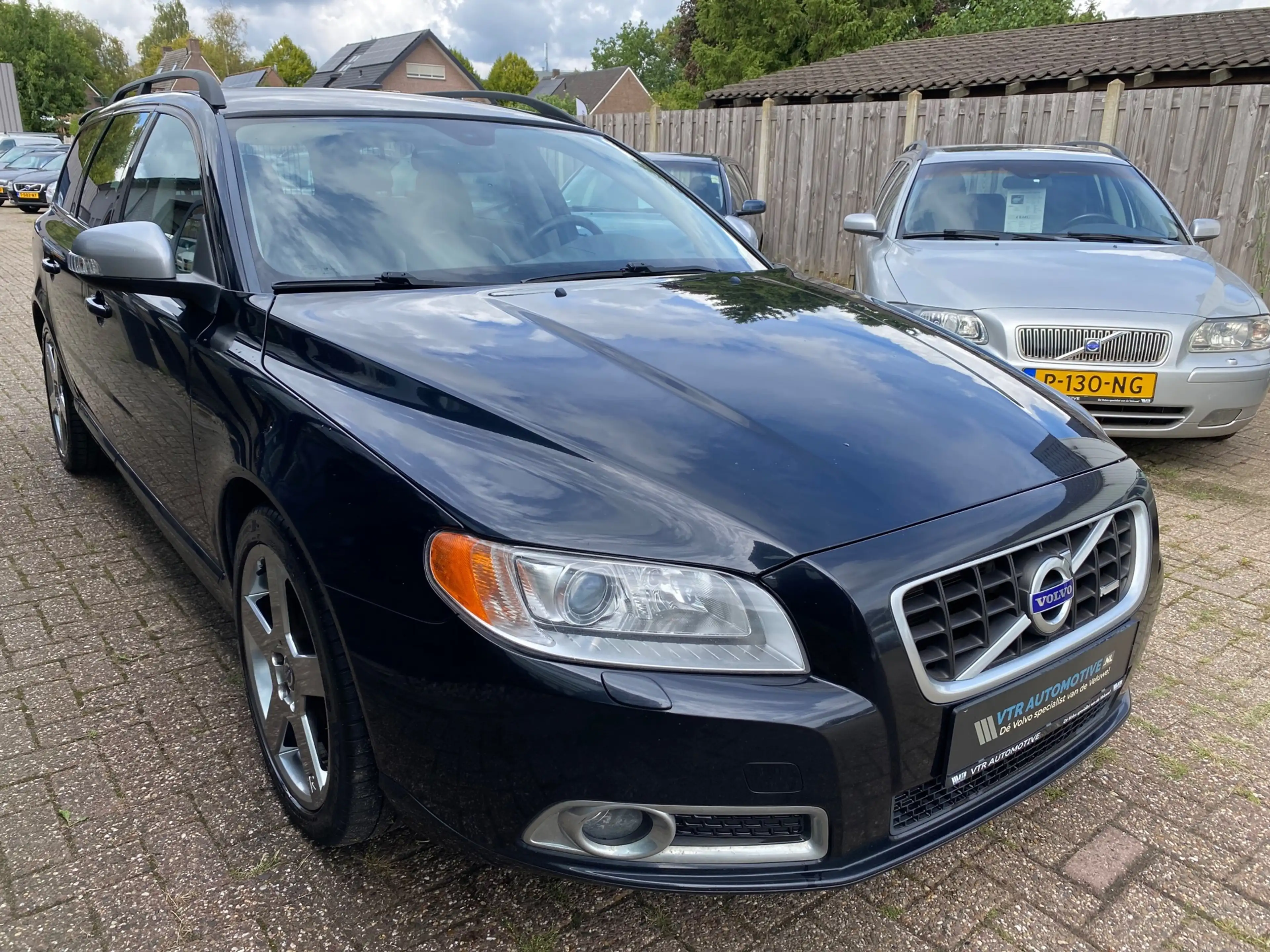 Volvo V70 2.5FT R-Design 230PK AUTOMAAT LEER / XENON / TREKH — photo 5