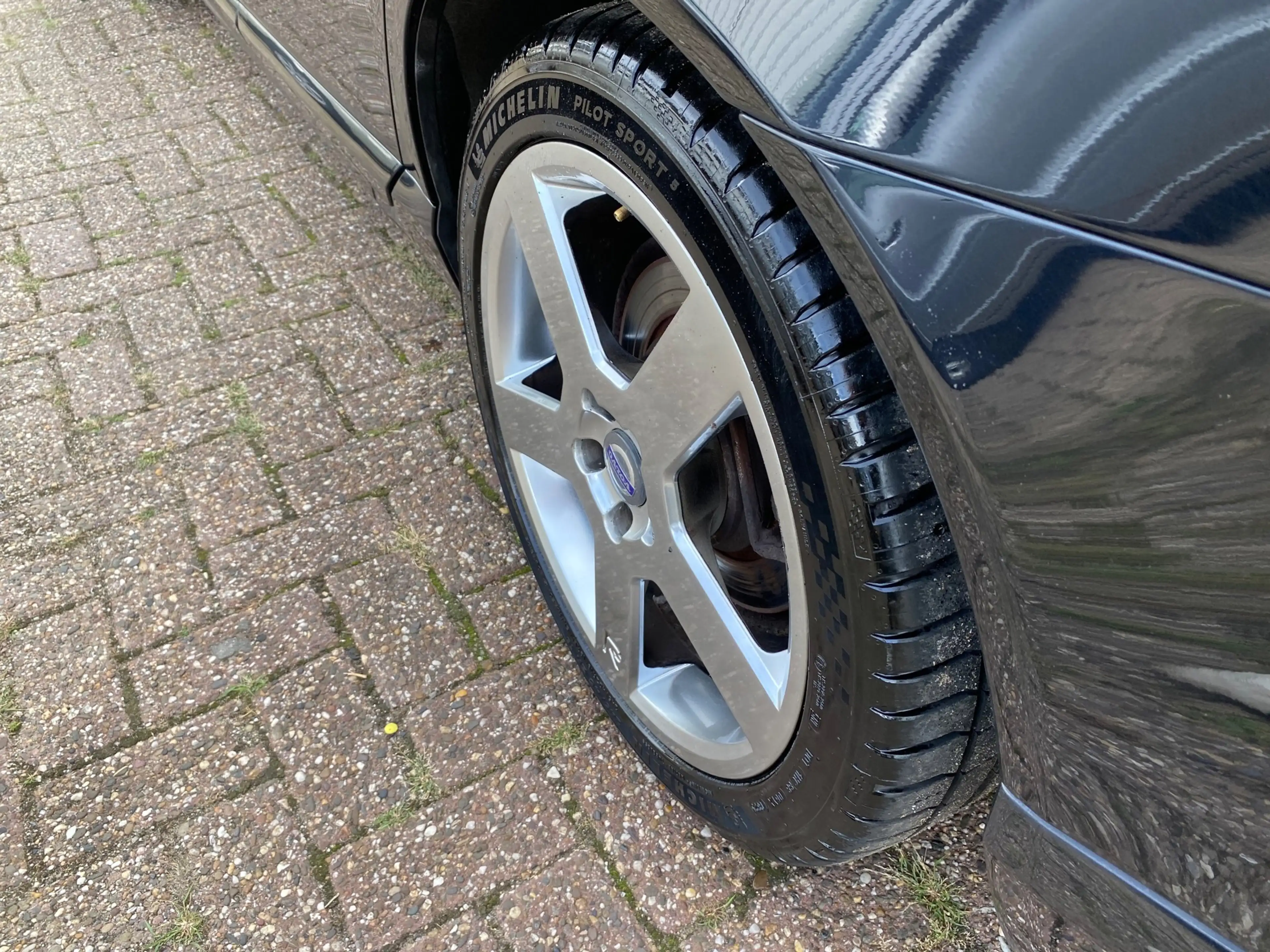 Volvo V70 2.5FT R-Design 230PK AUTOMAAT LEER / XENON / TREKH — photo 8