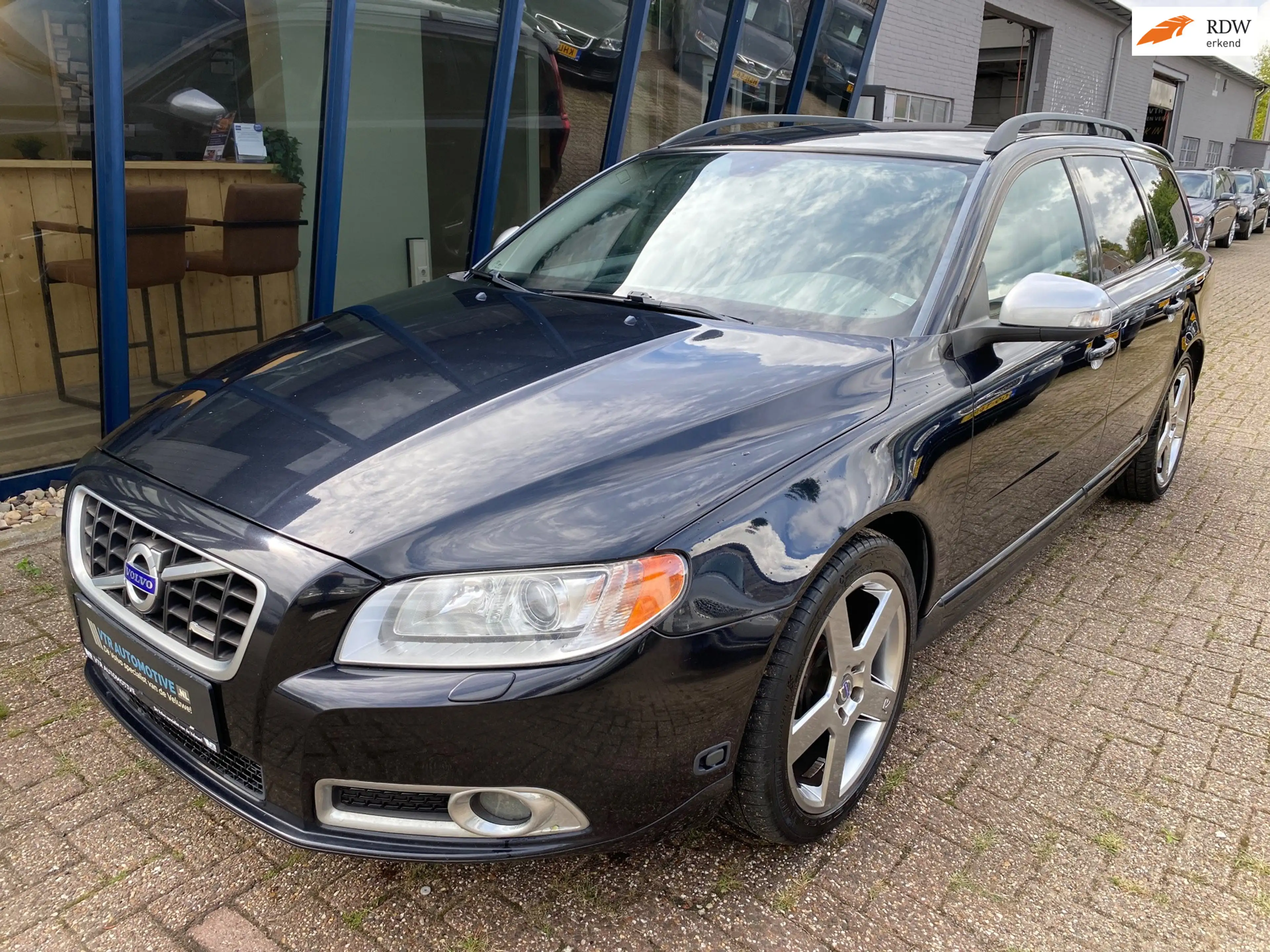 Volvo V70 2.5FT R-Design 230PK AUTOMAAT LEER / XENON / TREKH