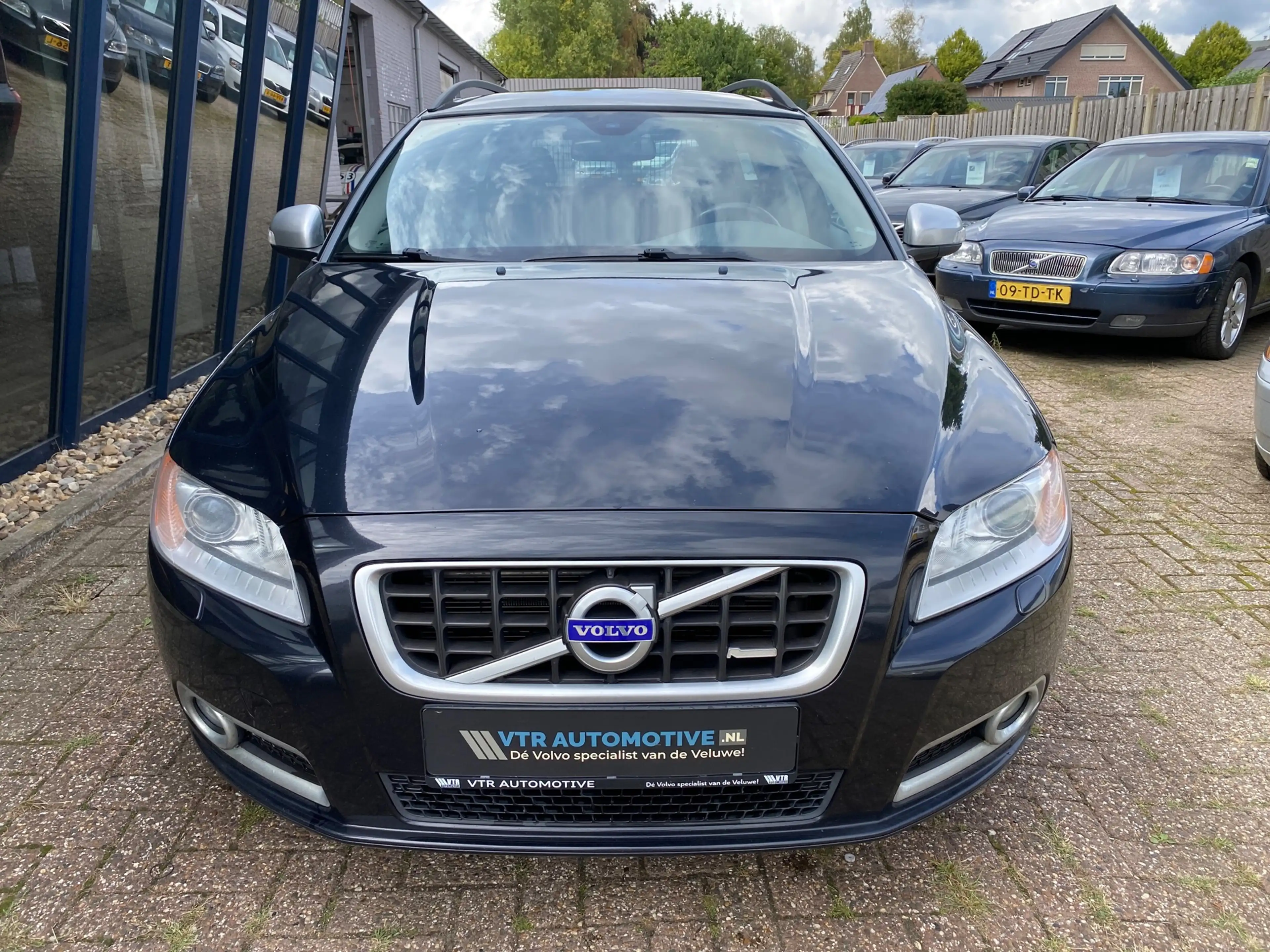 Volvo V70 2.5FT R-Design 230PK AUTOMAAT LEER / XENON / TREKH — photo 6