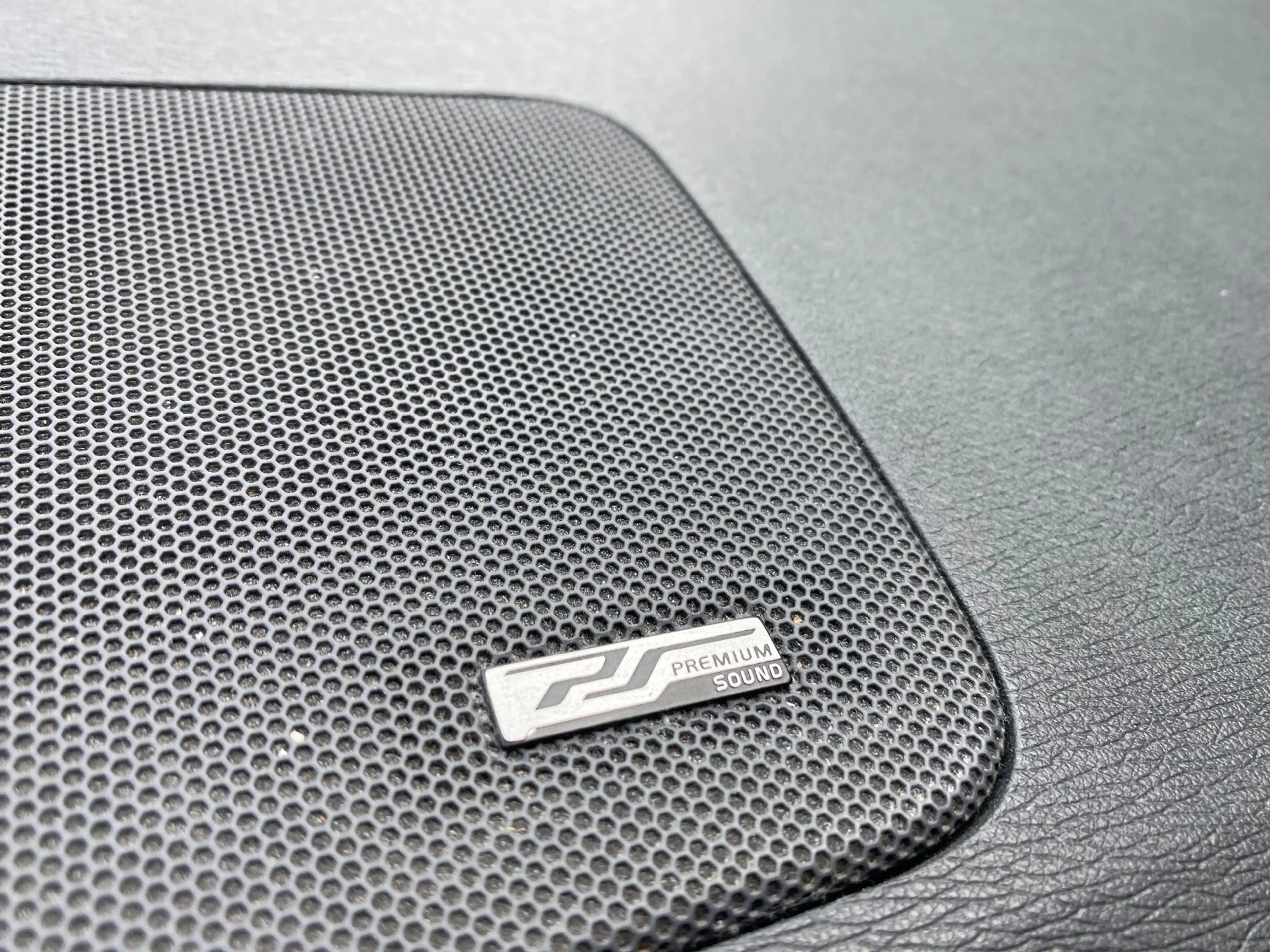 Volvo V70 2.5FT R-Design 230PK AUTOMAAT LEER / XENON / TREKH — photo 19