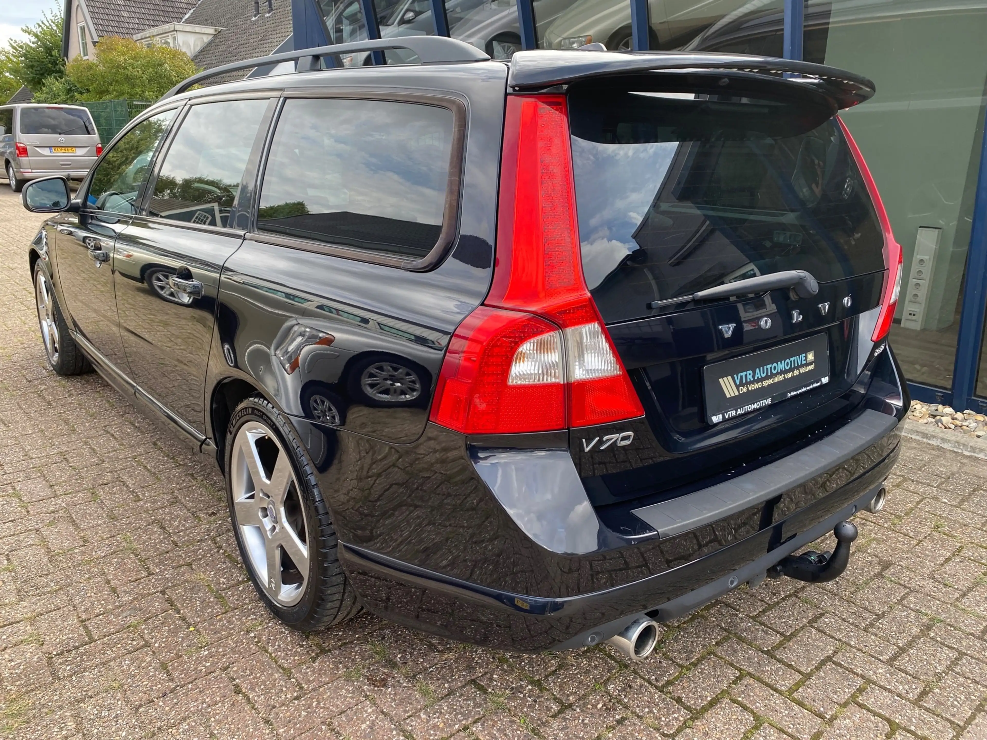Volvo V70 2.5FT R-Design 230PK AUTOMAAT LEER / XENON / TREKH — photo 2