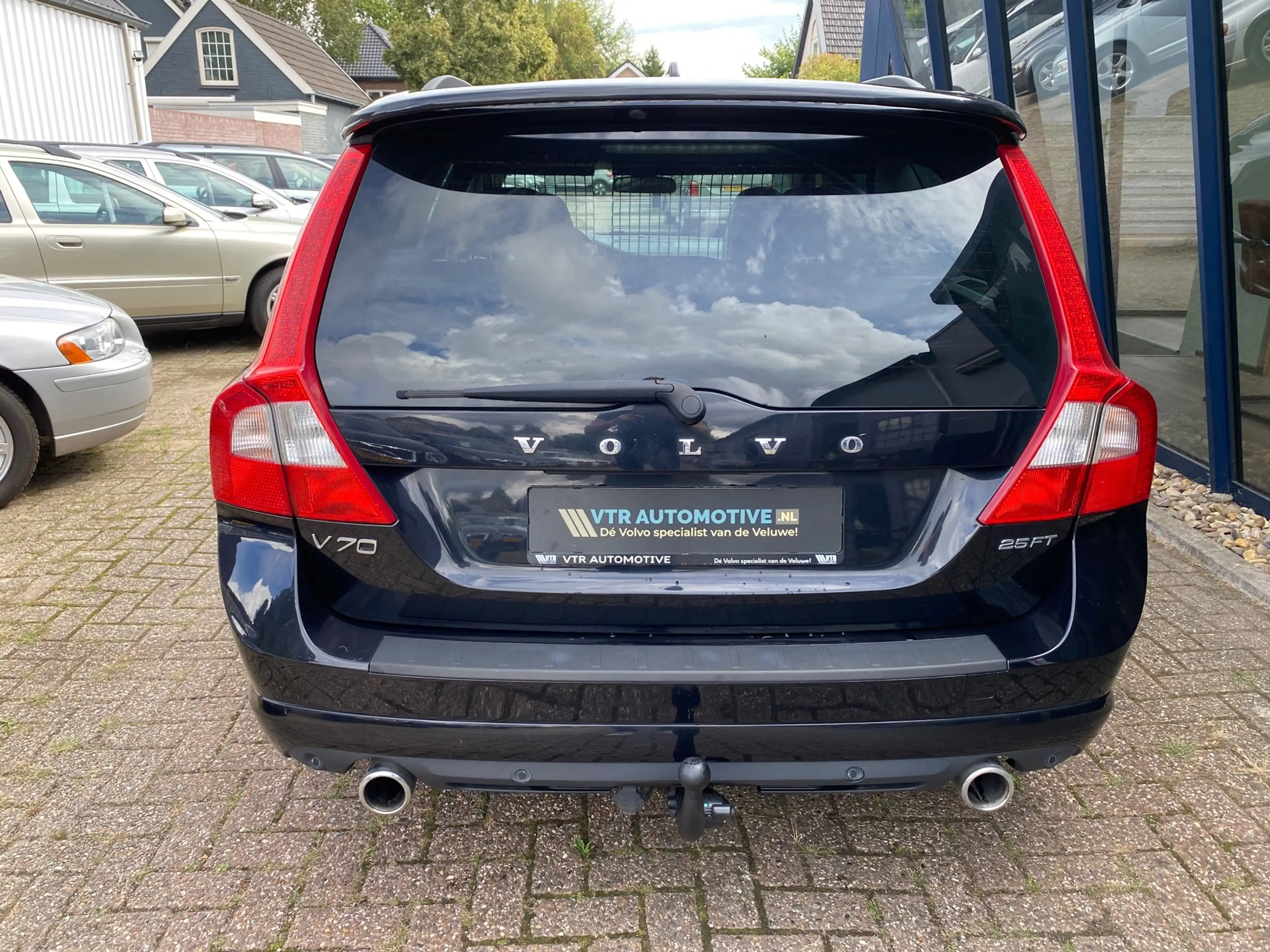 Volvo V70 2.5FT R-Design 230PK AUTOMAAT LEER / XENON / TREKH — photo 3