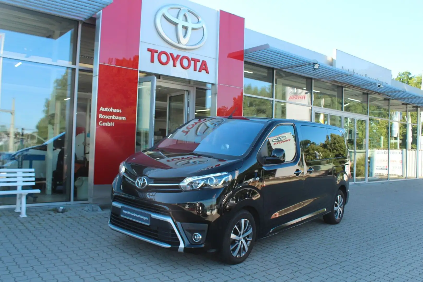 Toyota Proace Verso L1 Executive*PANO*AHK*KAMERA*STHZ* Zwart - 1