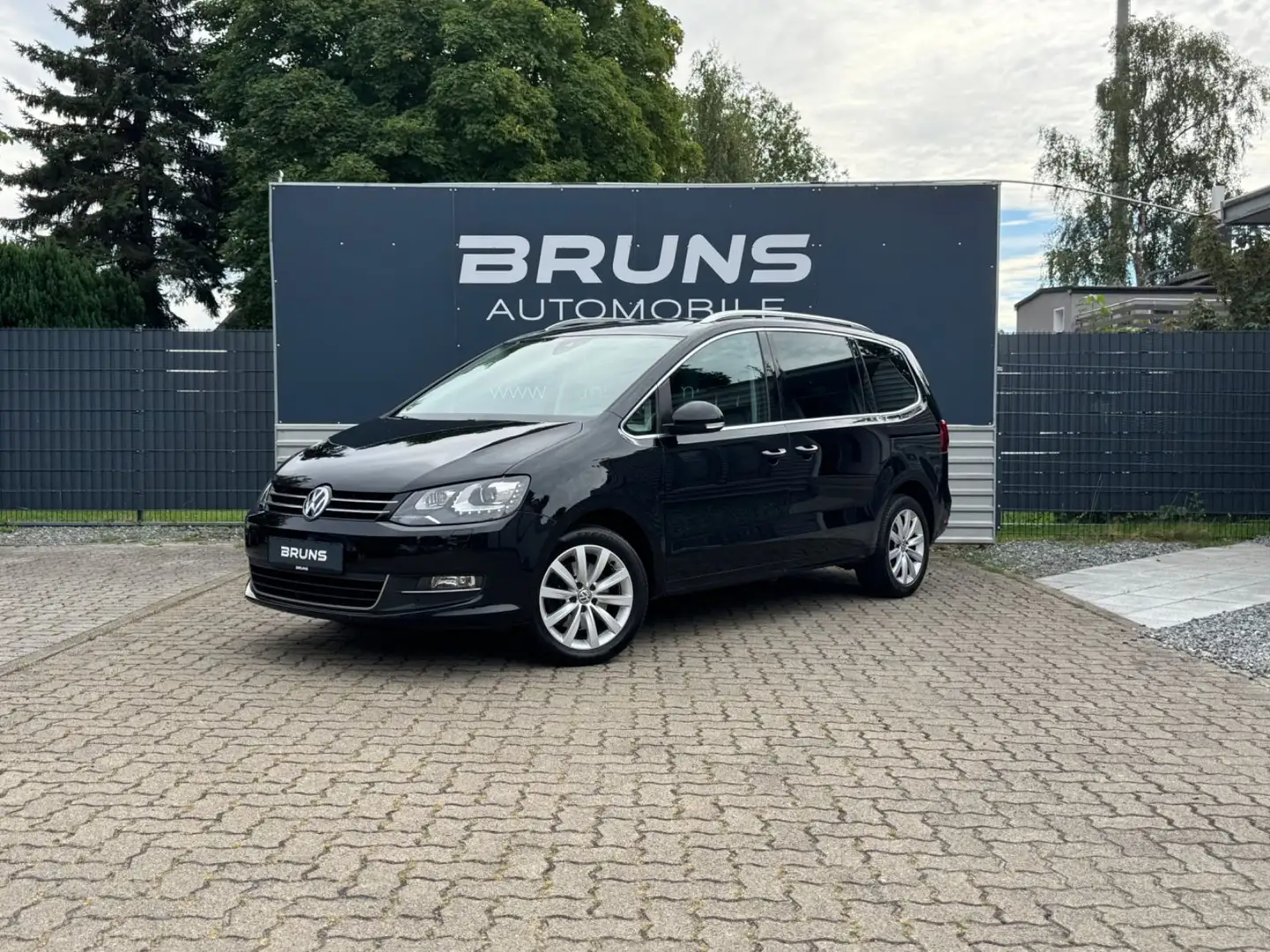 Volkswagen Sharan Highline 2.0 TDI DSG Pano AHK 6-Sitzer Schwarz - 1