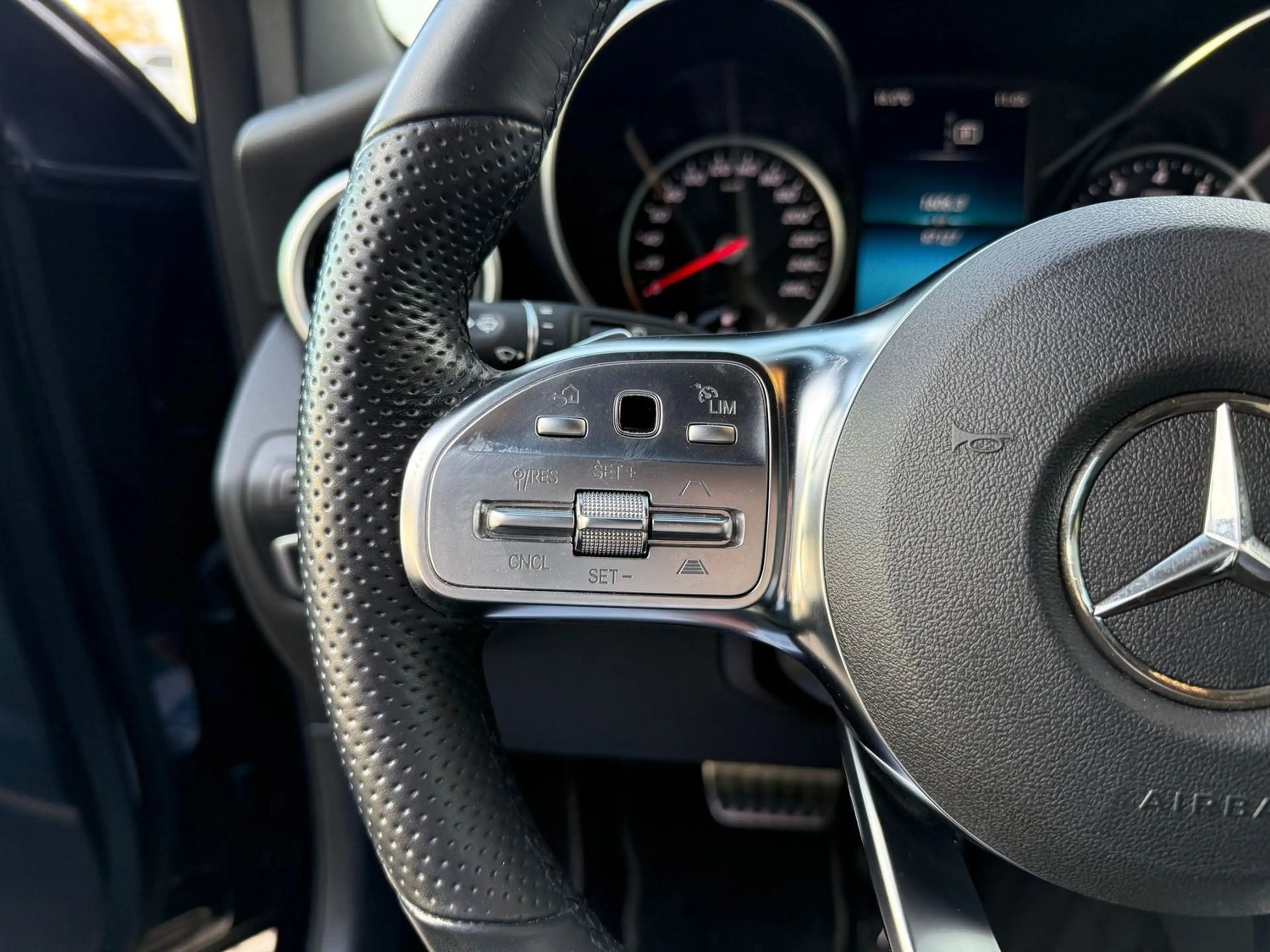 Mercedes-Benz GLC 200 AMG Line ACC LED AHK PDC SHZ el.Heck Kam. — photo 12