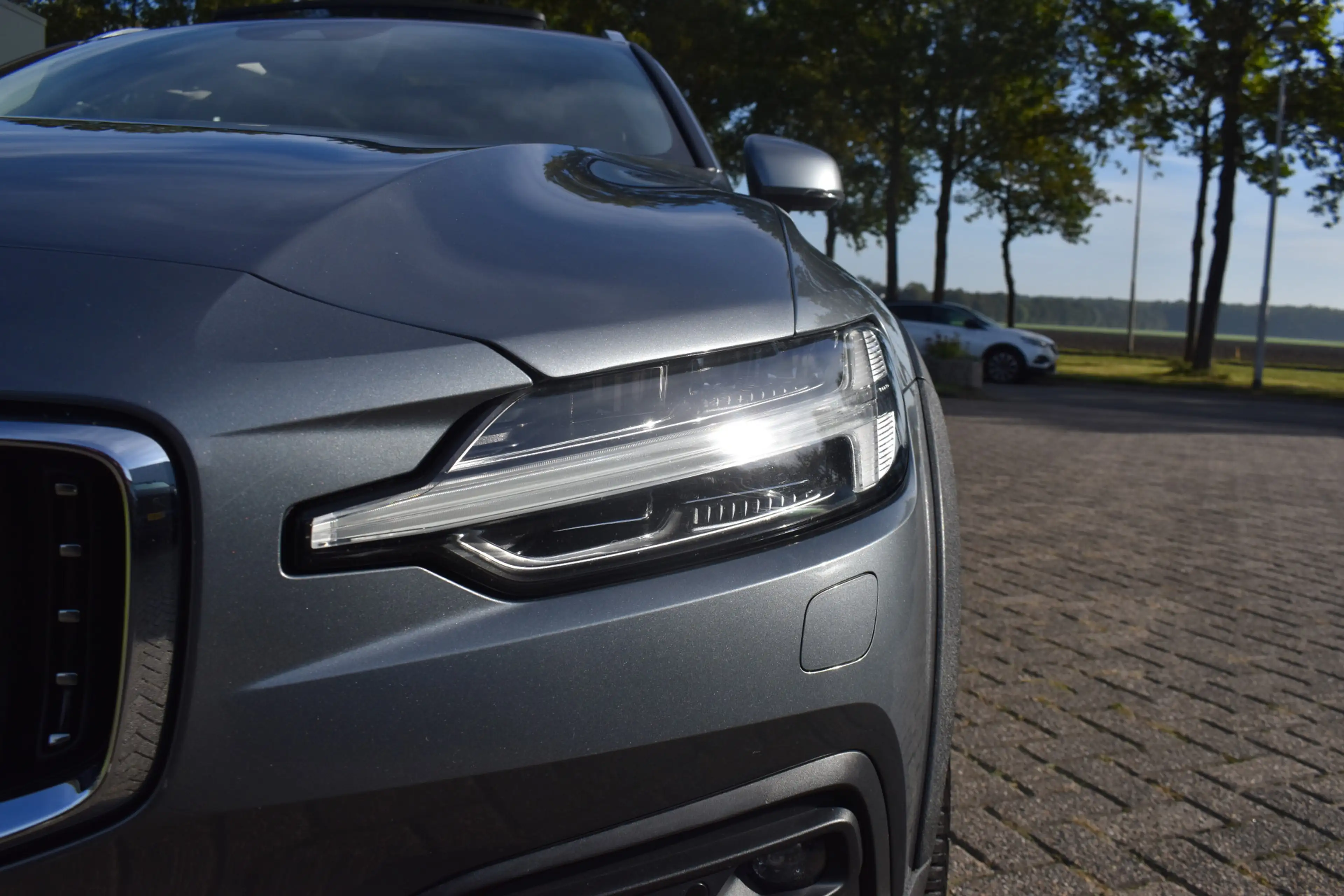 Volvo V60 Cross Country B4 212PK AWD Intro Edition | Diesel | Trekhaak | B — photo 3