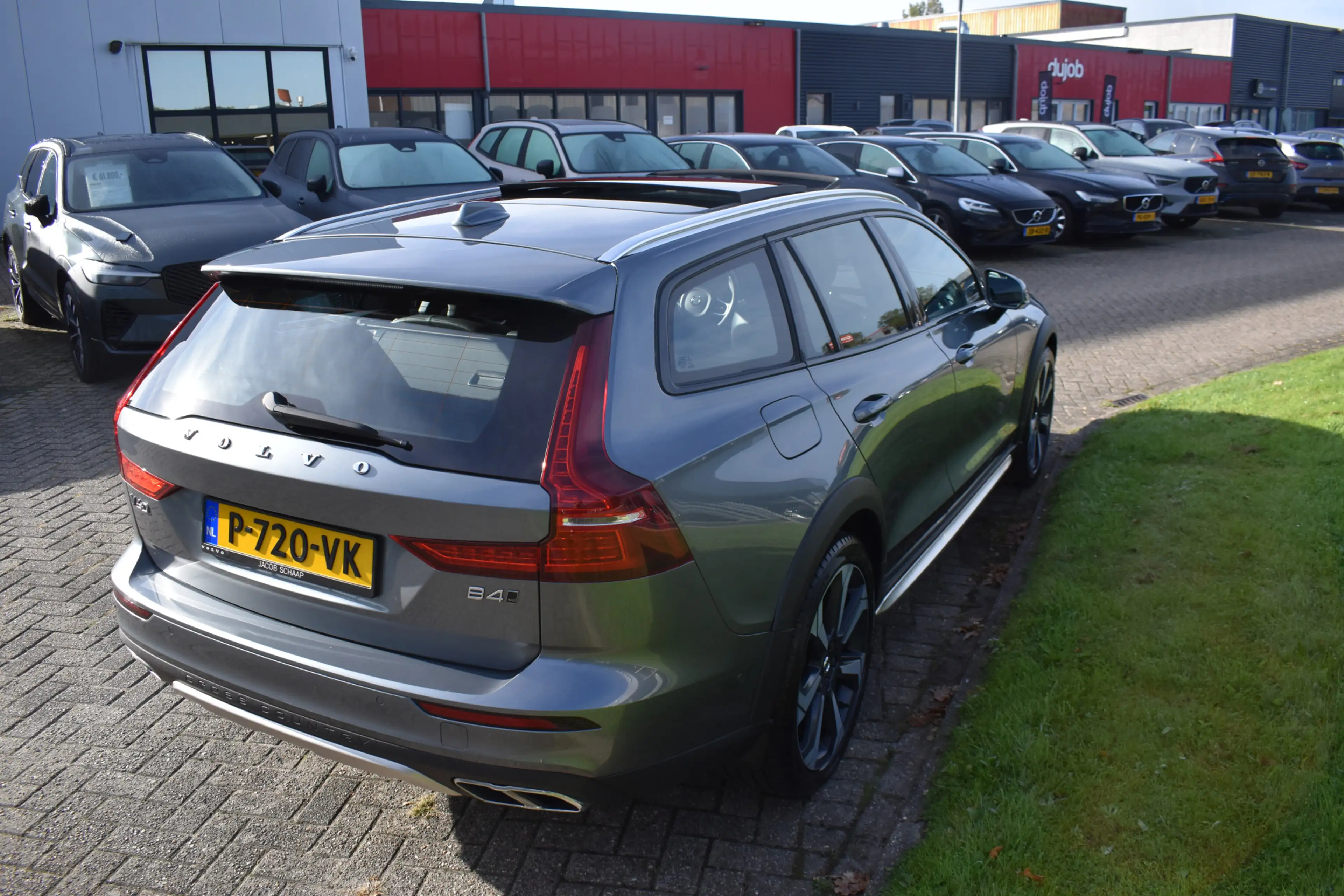 Volvo V60 Cross Country B4 212PK AWD Intro Edition | Diesel | Trekhaak | B — photo 13