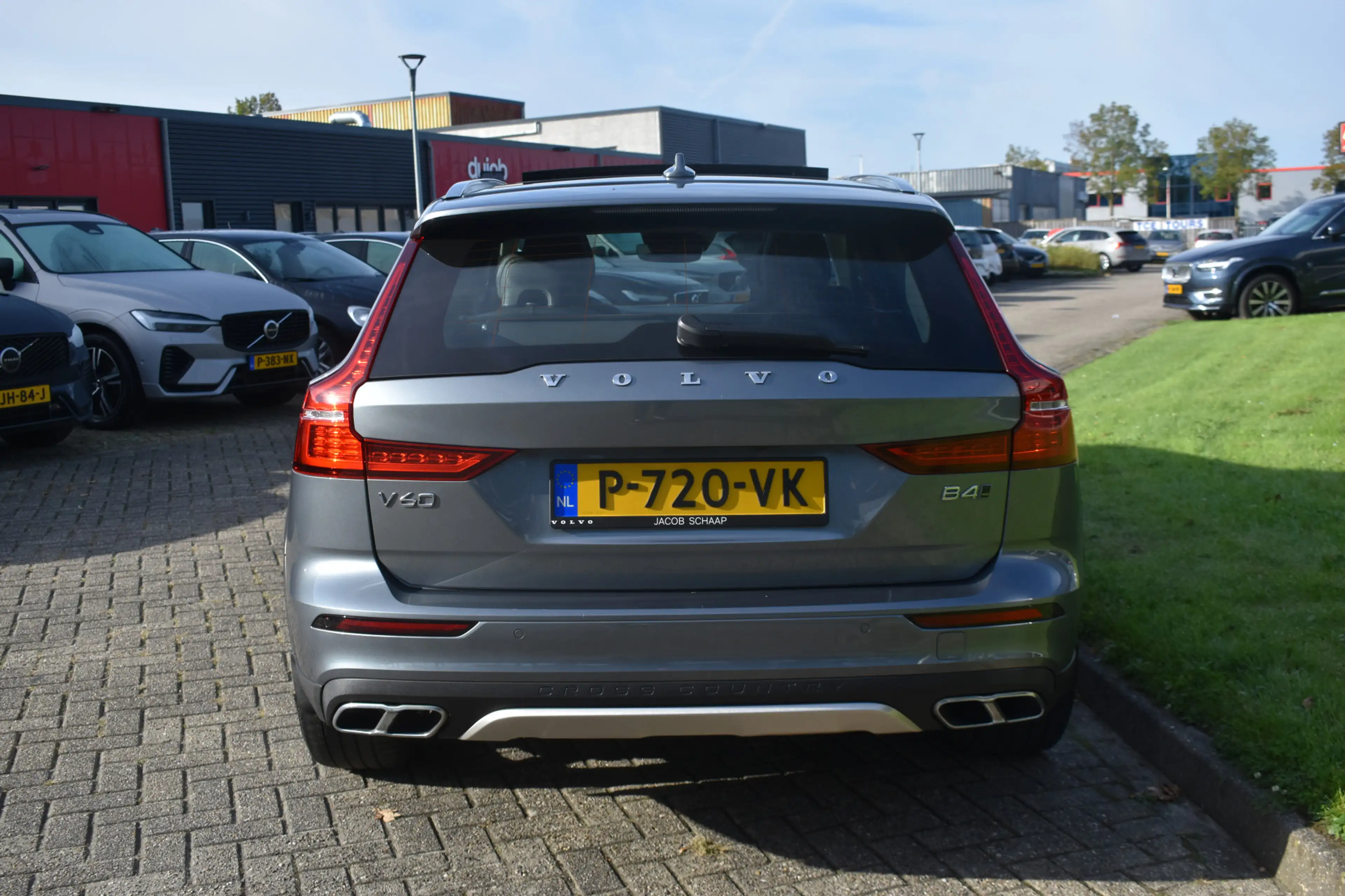 Volvo V60 Cross Country B4 212PK AWD Intro Edition | Diesel | Trekhaak | B — photo 9