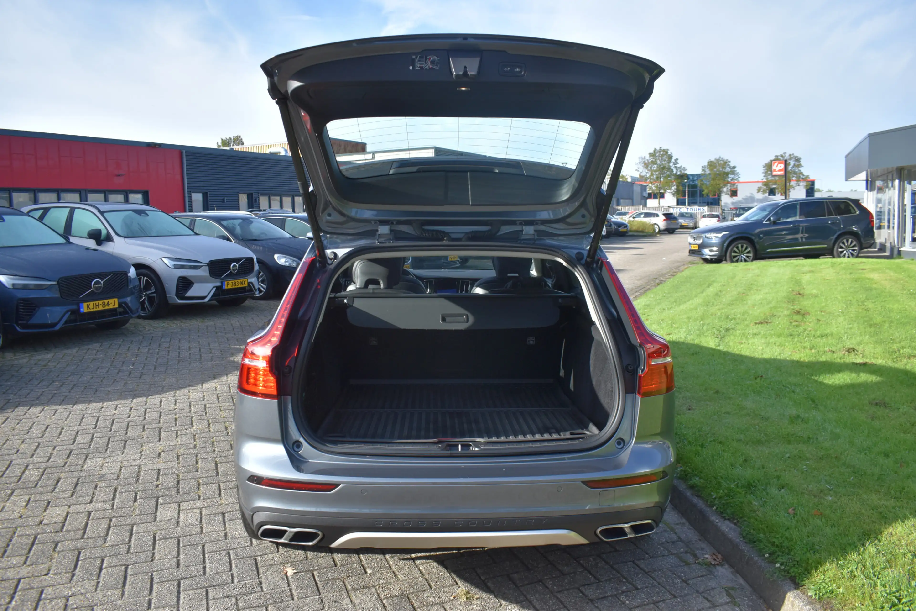 Volvo V60 Cross Country B4 212PK AWD Intro Edition | Diesel | Trekhaak | B — photo 10