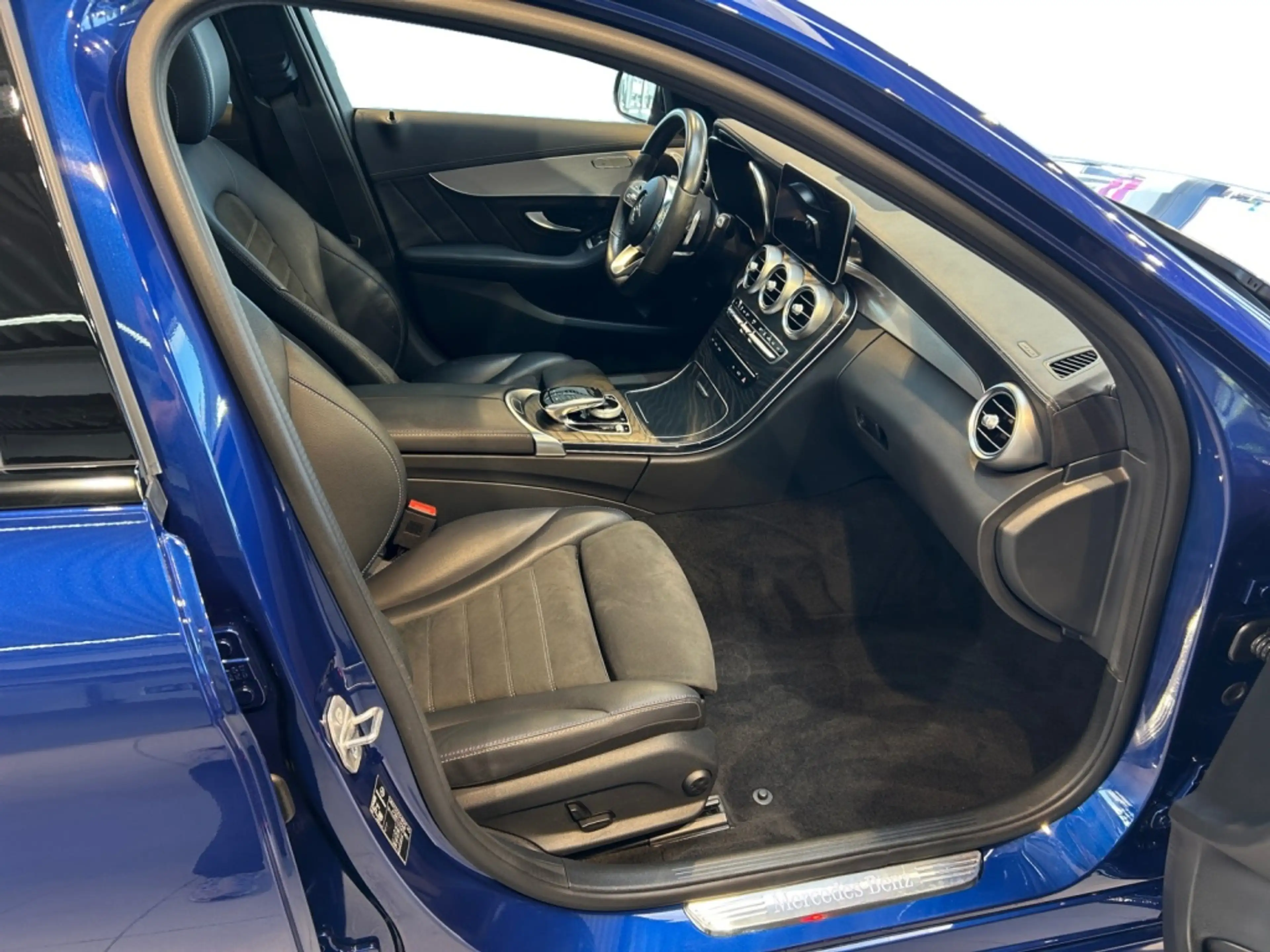 Mercedes-Benz C 300 de T AMG AMG+Comand+MBeam+Night+Fahrassist — photo 11