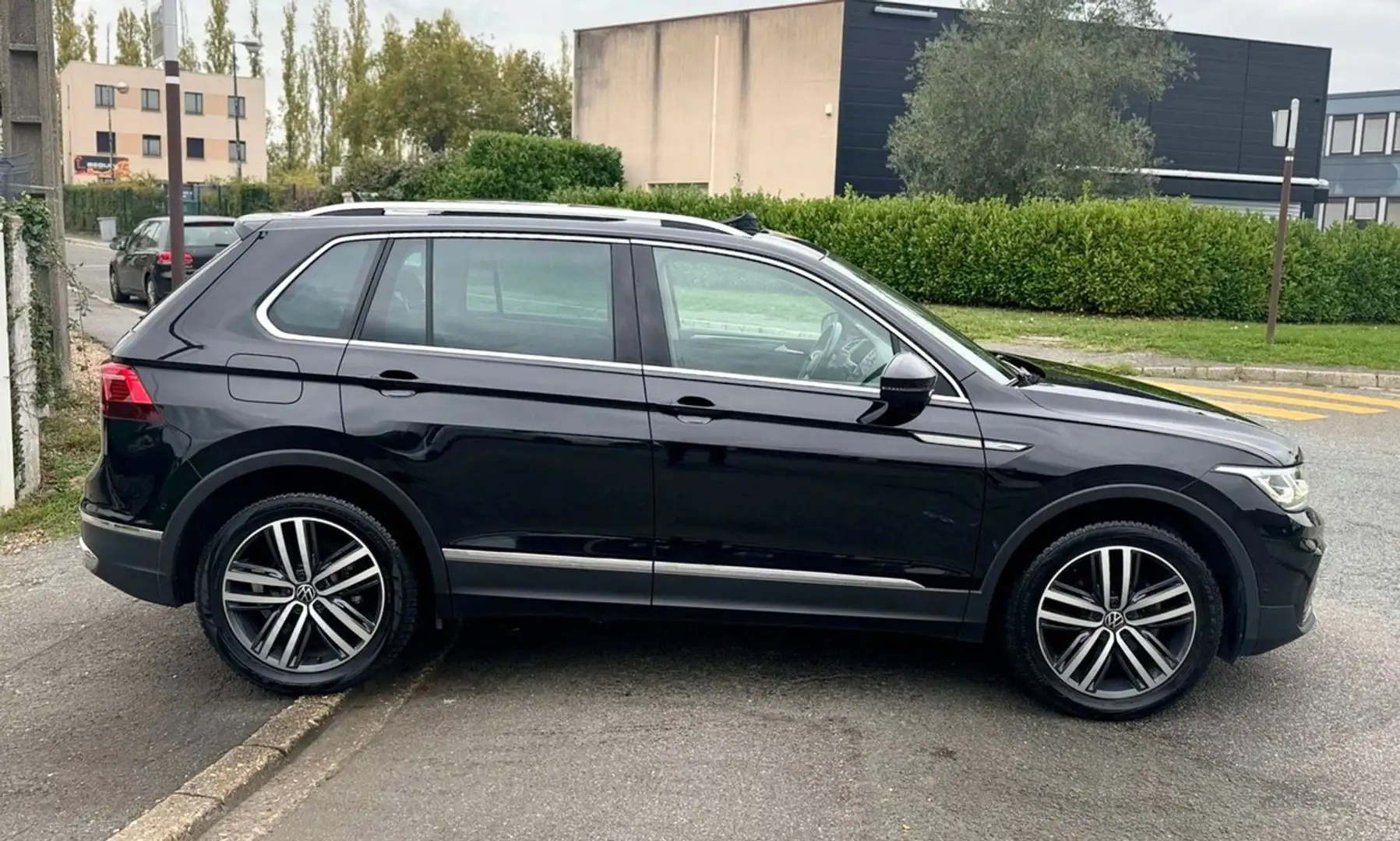 Volkswagen Tiguan 2.0 TDI 150 DSG7 ELEGANCE EXCLUSIVE TOIT OUVRANT CUIR 27492HT ENTRETIEN A JOUR TBE Negro - 2