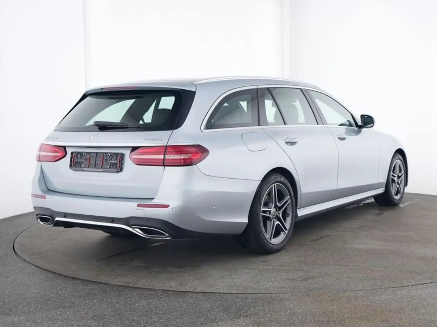 Mercedes-Benz E 300 d T 4 Matic / Burmester / Multibeam /Totwi Silber - 2