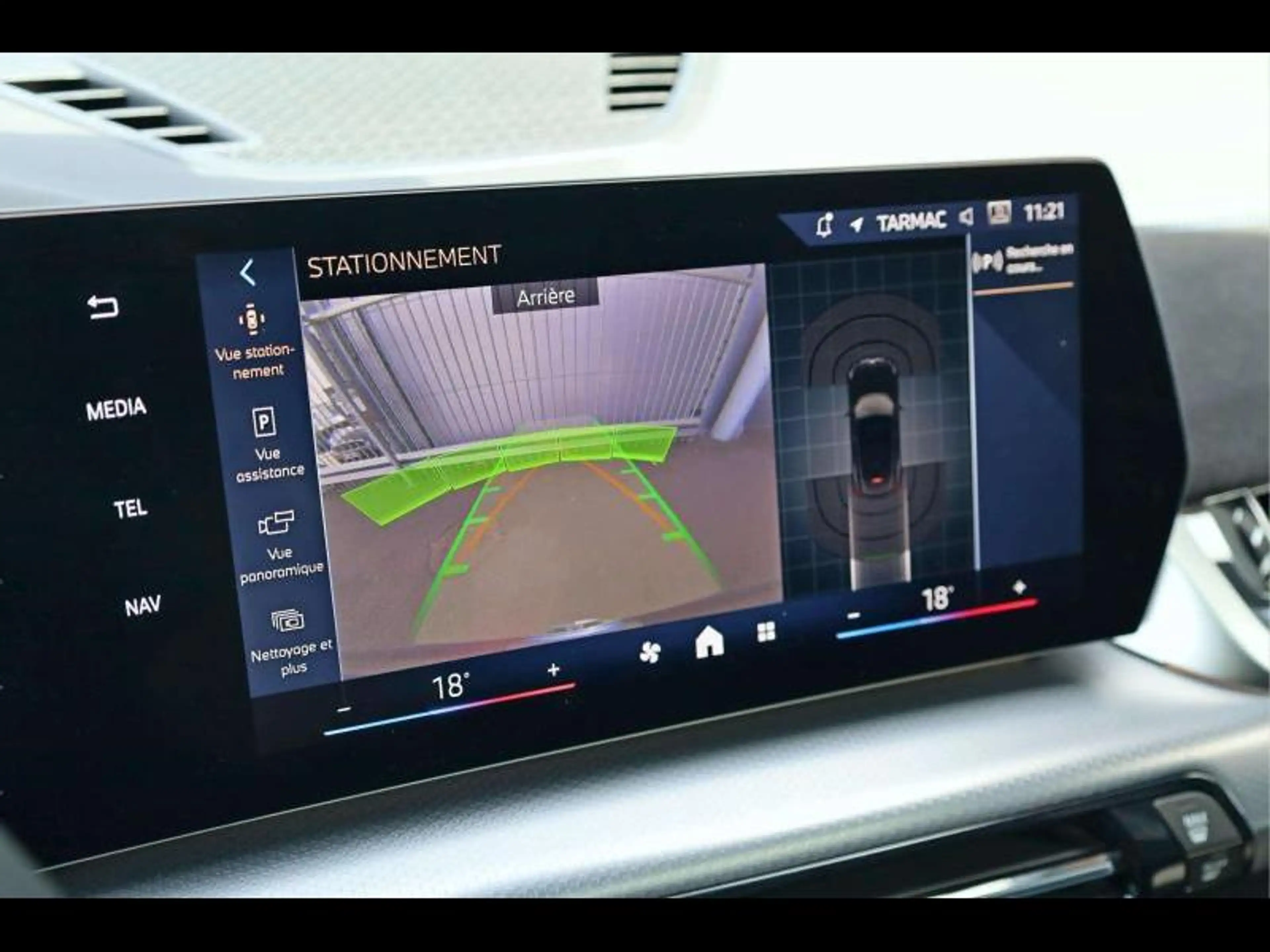 BMW iX2 eDrive20 Kit M Sport — photo 14