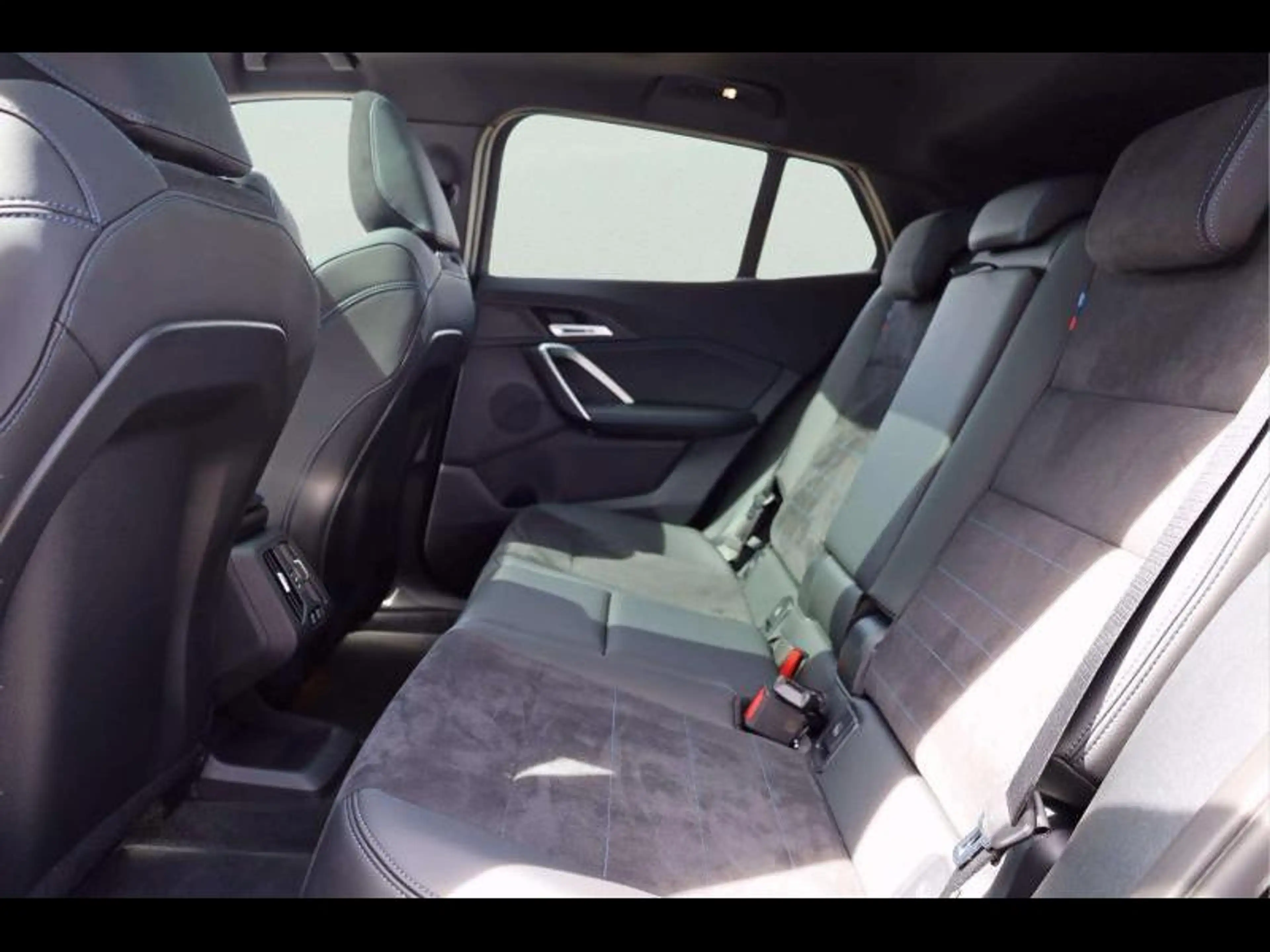 BMW iX2 eDrive20 Kit M Sport — photo 10