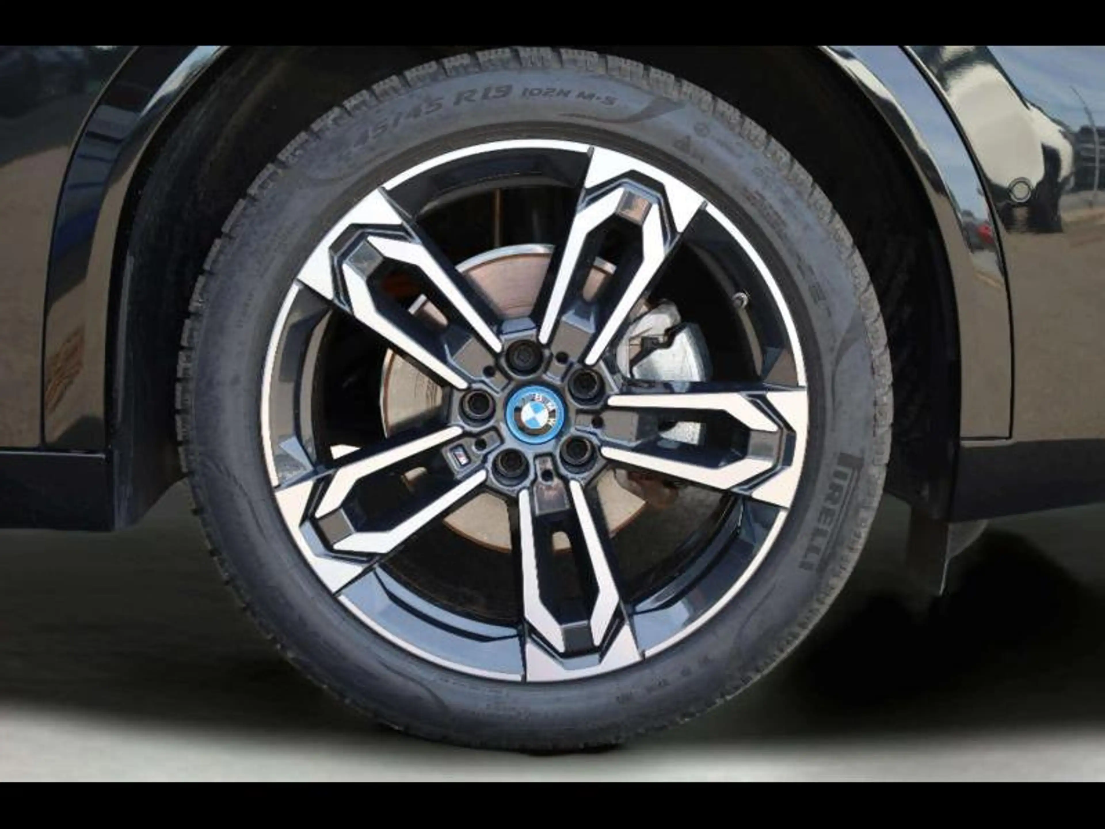 BMW iX2 eDrive20 Kit M Sport — photo 8