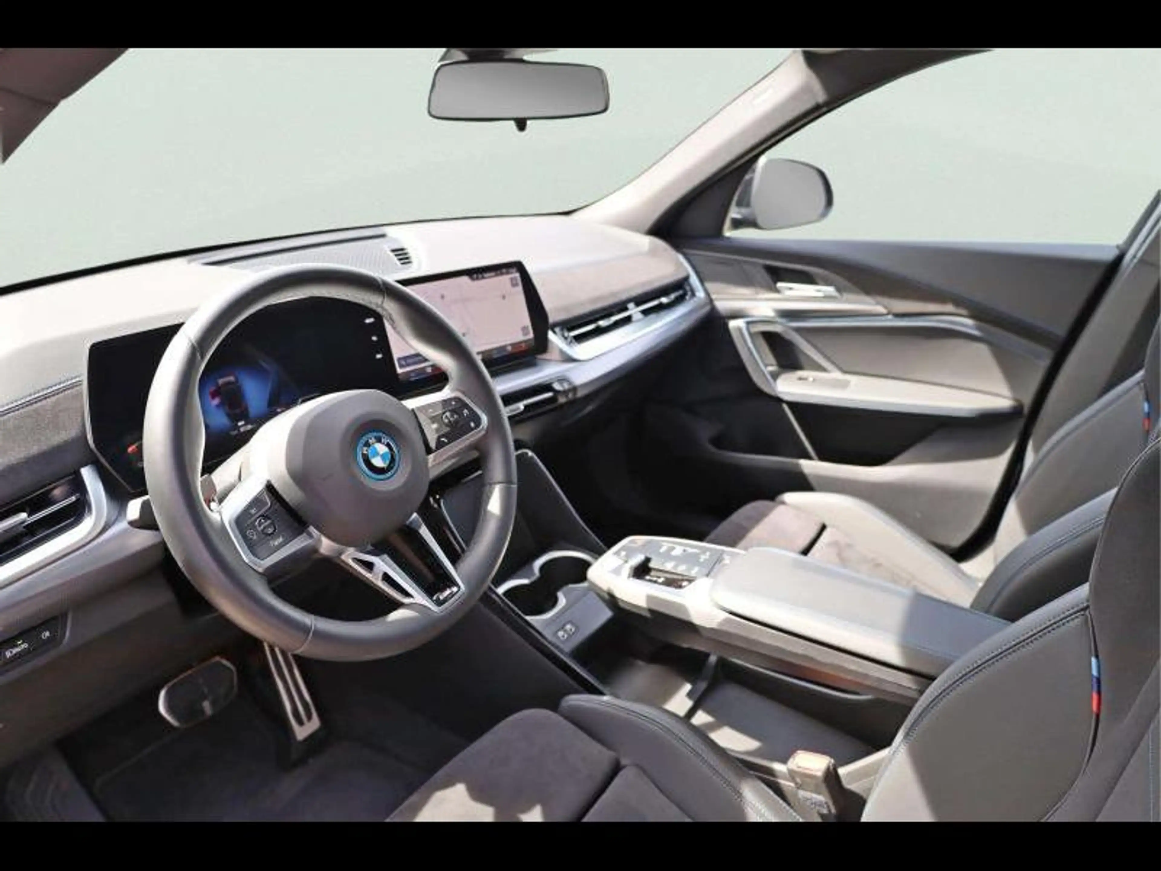 BMW iX2 eDrive20 Kit M Sport — photo 6