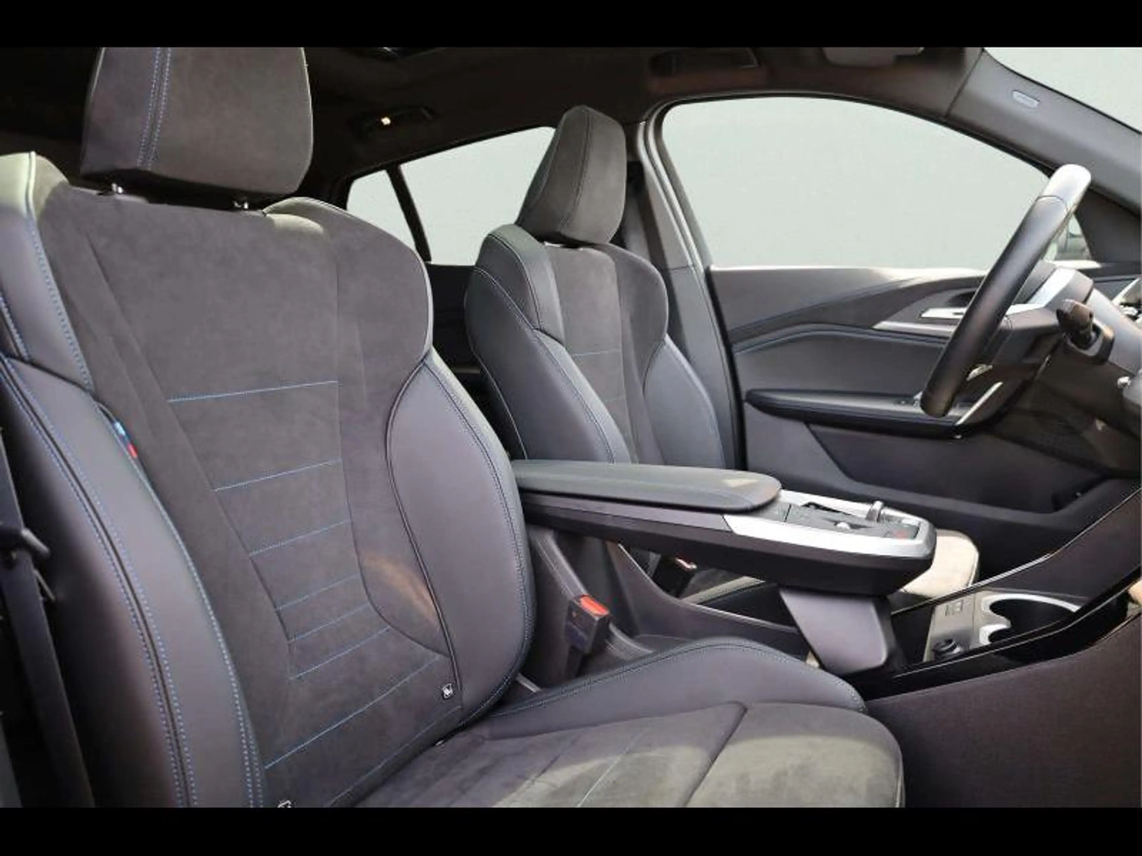 BMW iX2 eDrive20 Kit M Sport — photo 9