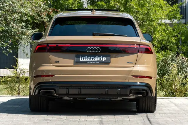 Audi Q8 view 5