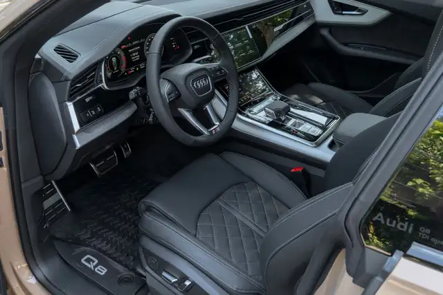 Audi Q8 view 11