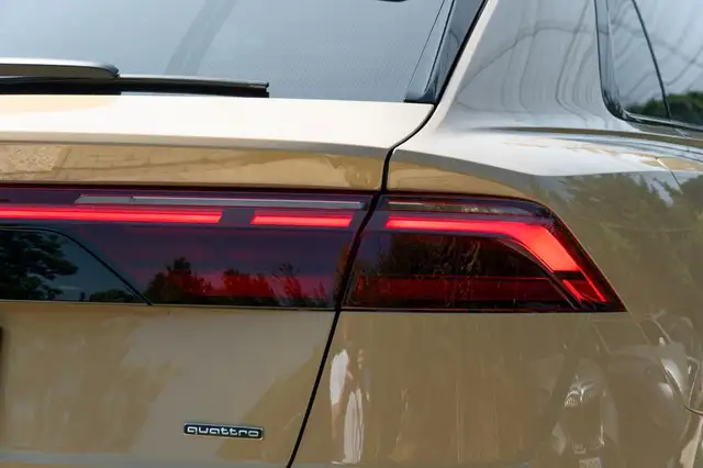 Audi Q8 view 7