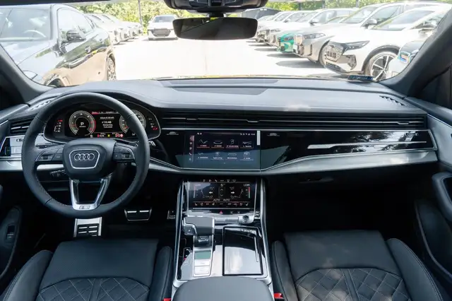 Audi Q8 view 14