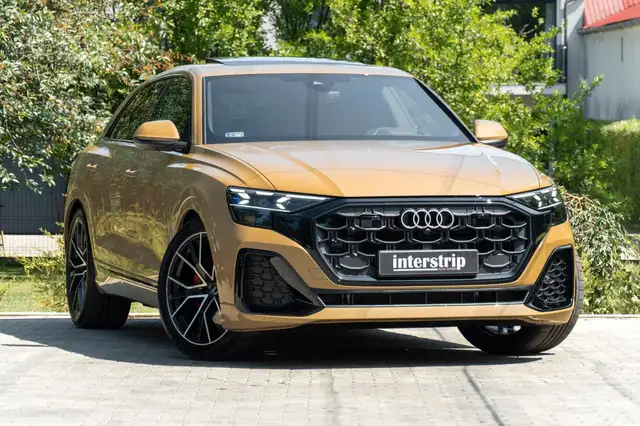 Audi Q8 view 3