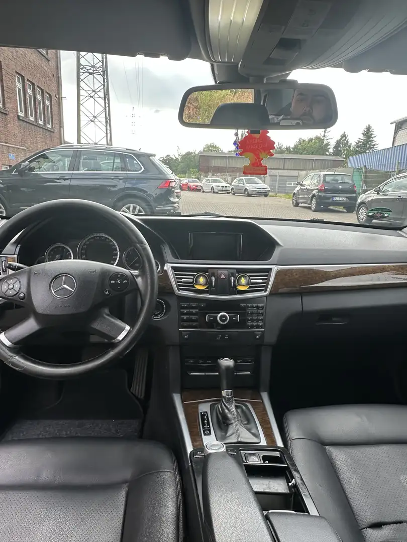 Mercedes-Benz E 200 CDI DPF BlueEFFICIENCY Automatik - 2
