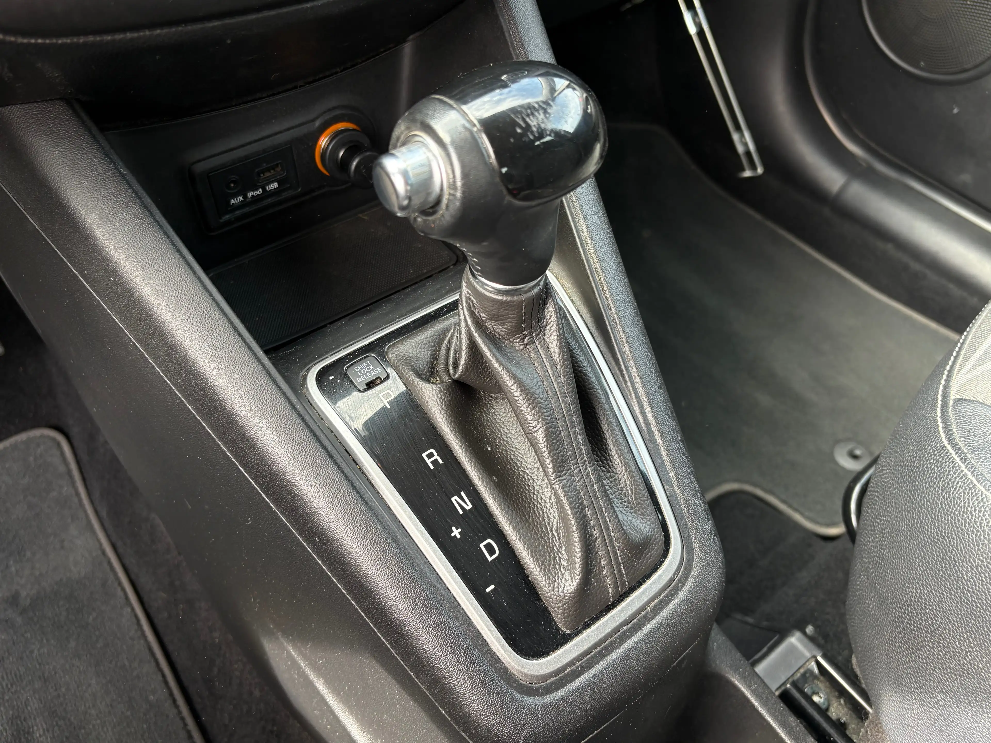 Kia Venga Venga 1.6i Sense/AUTOMATIQUE/GARANTIE/CLIMATISATION/CARNETCOMPLET — photo 13