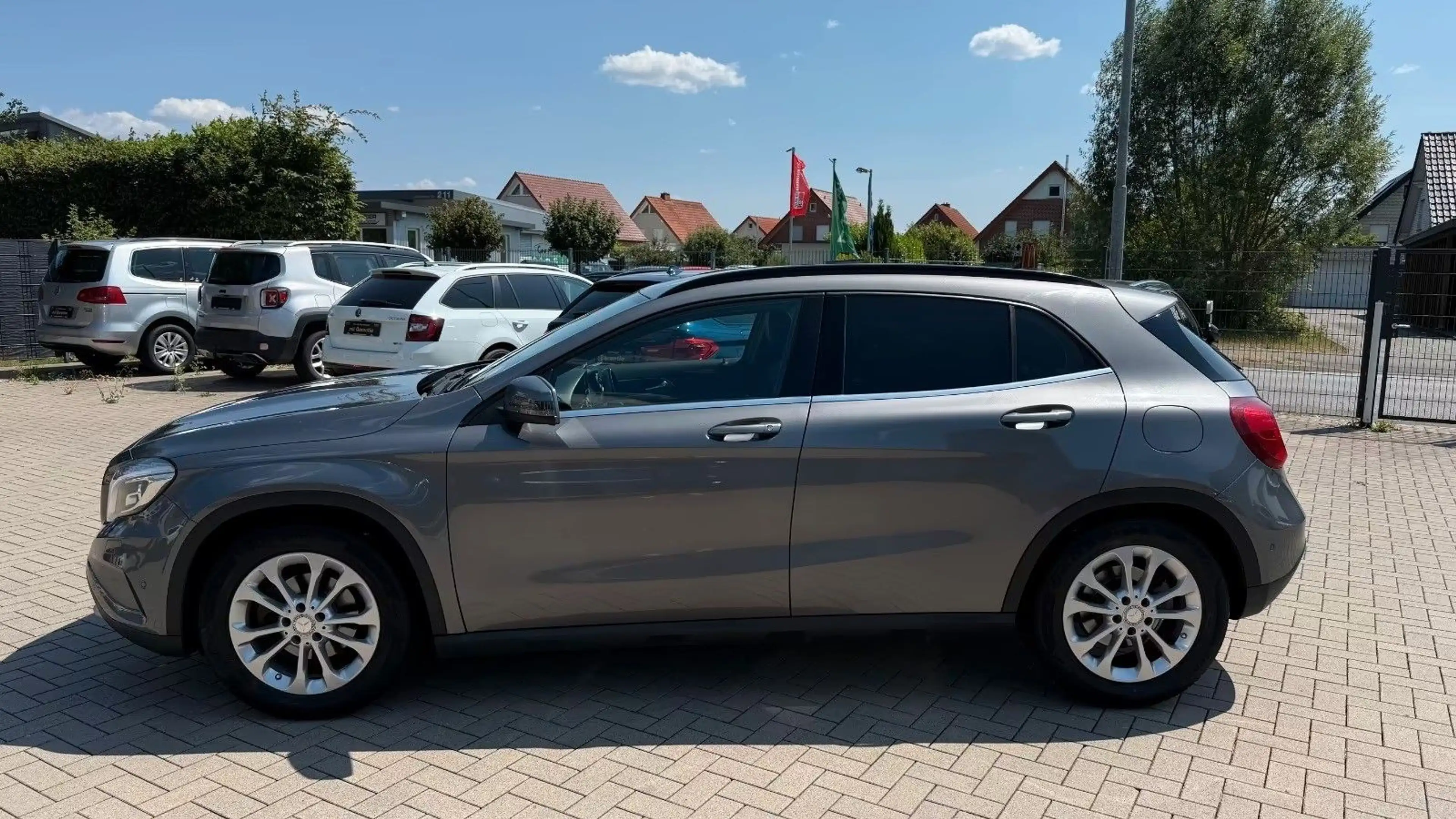 Mercedes-Benz GLA 200 CDI Style Automatik-Navi-Leder-Xenon-LM — photo 4