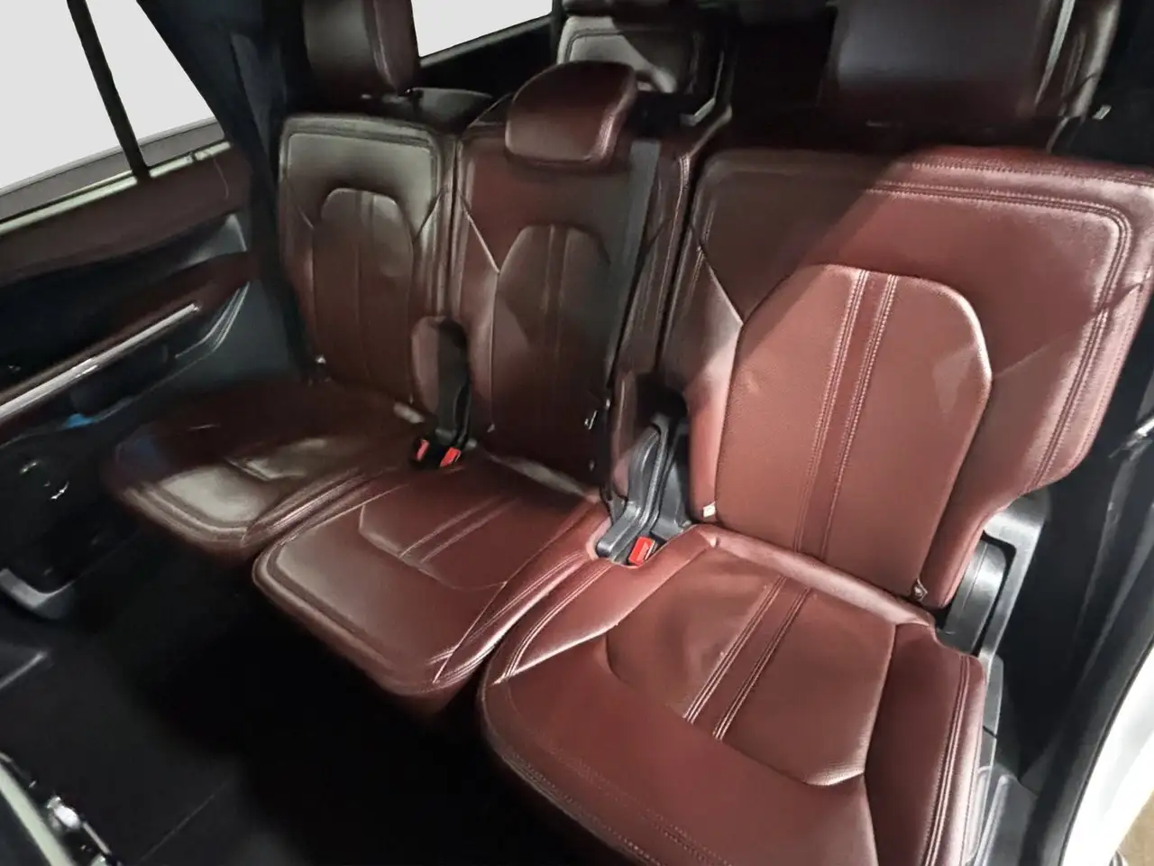 Ford Expedition снимка Ford Expedition