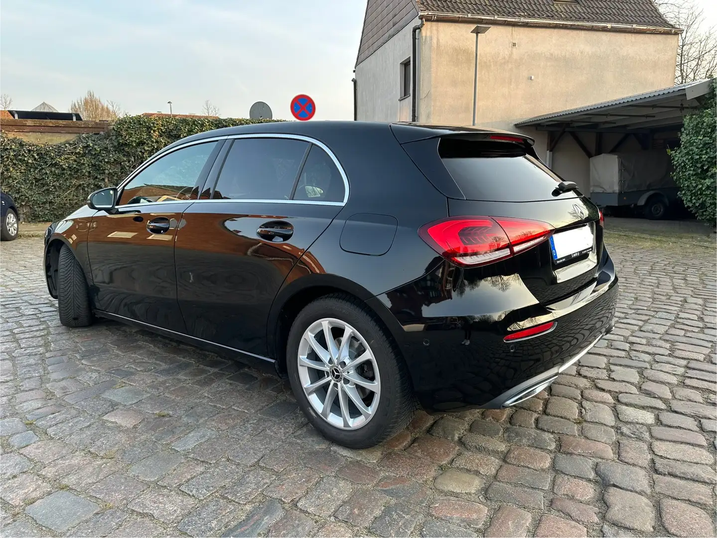 Mercedes-Benz A 180 A 180 7G-DCT Progressive Schwarz - 2