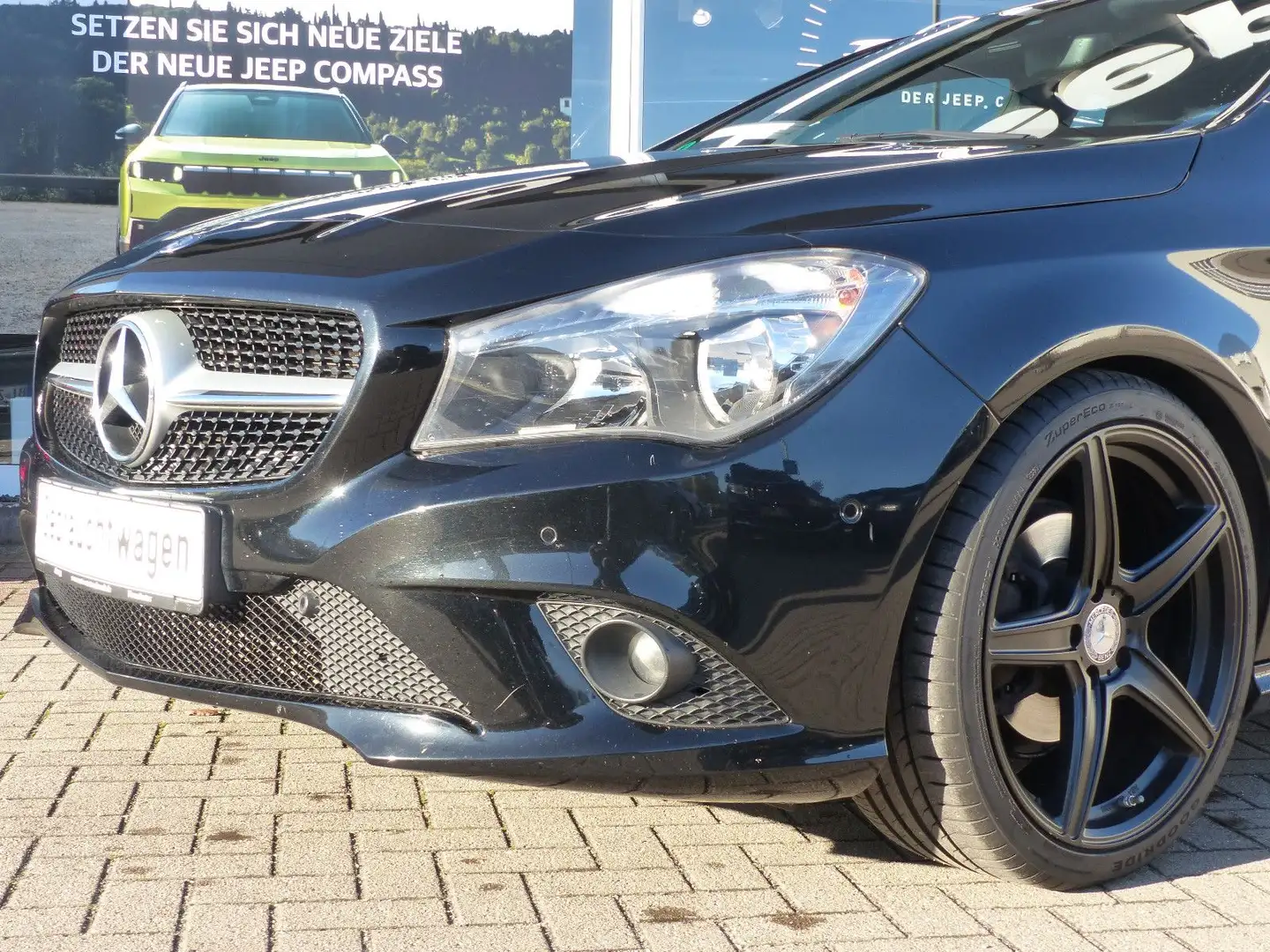 Mercedes-Benz CLA 200 Urban Negro - 2