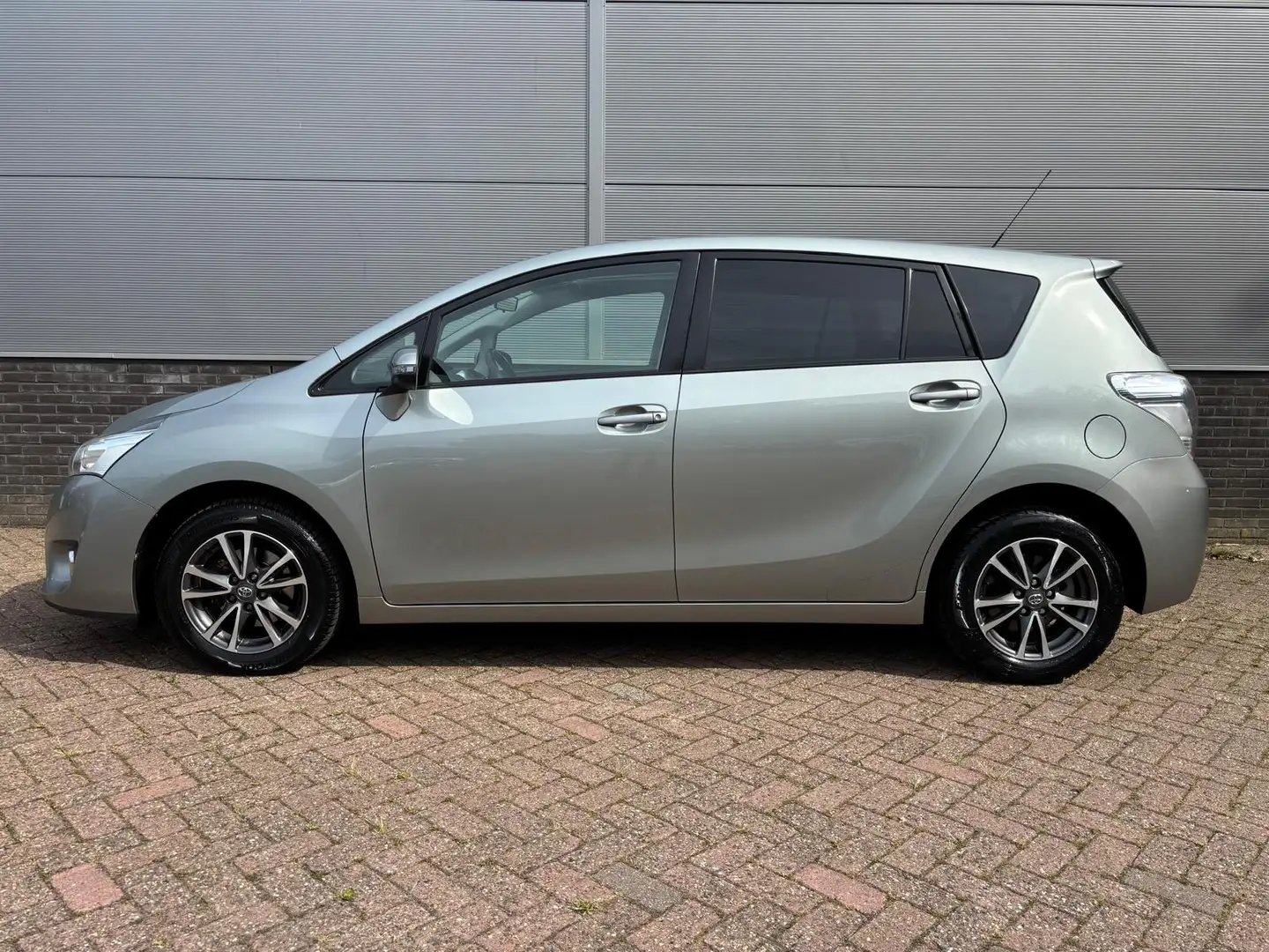 Toyota Verso 1.6 VVT-i Business Trekhaak Gris - 2