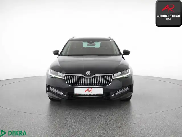 Skoda Superb view 8