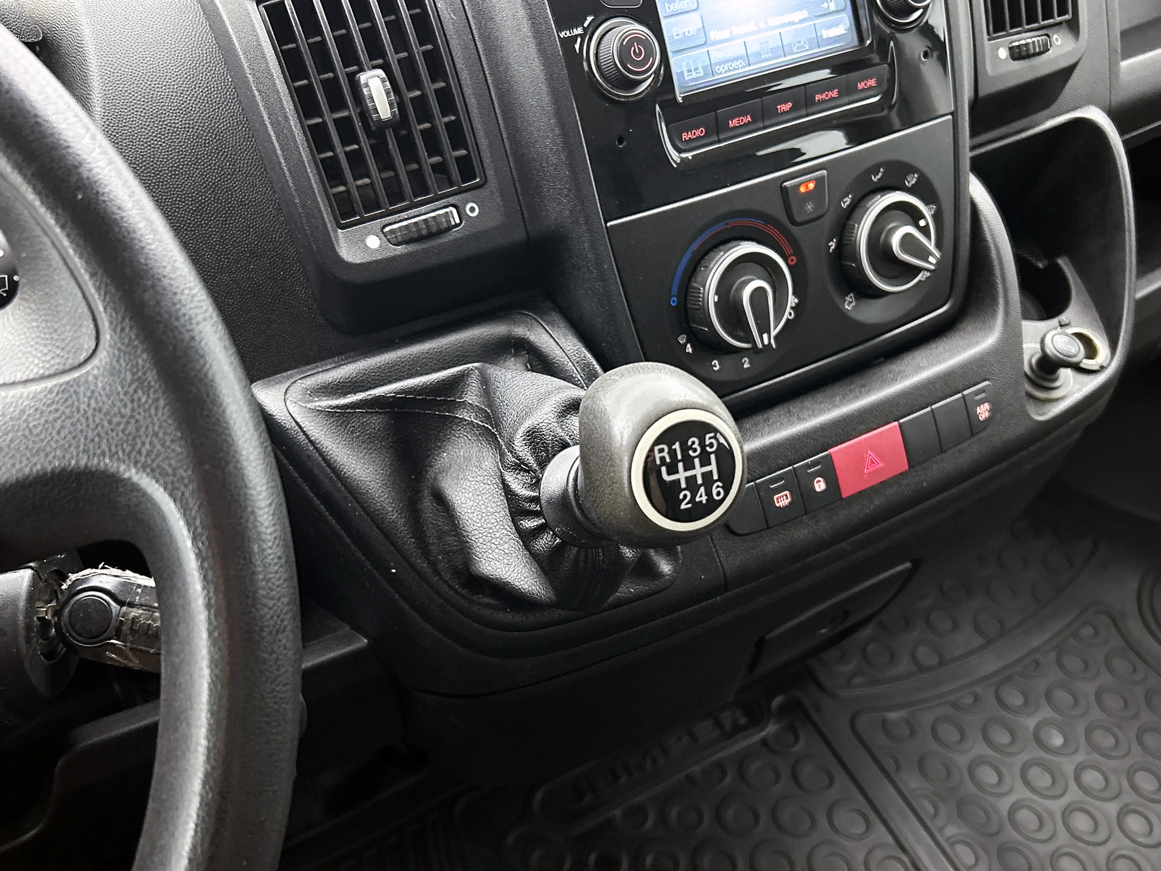 Citroen Jumper 30 2.0 HDi 111PK / Dub.Cab. 7Pers. / EURO6 / Trekh — photo 22