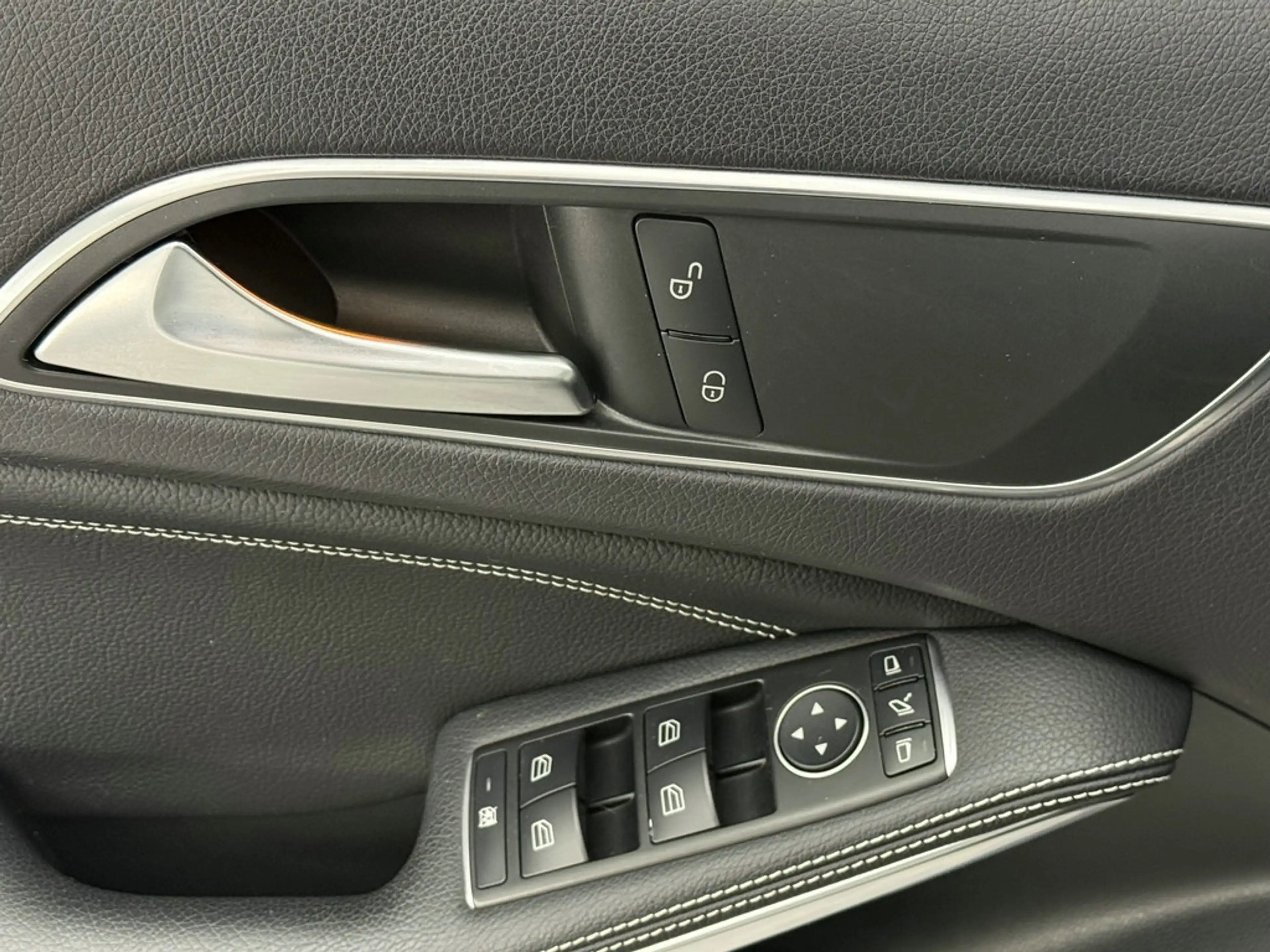 Mercedes-Benz A 200 CGI BE Urban, Pano, Leder, Kamera, Navi — photo 15