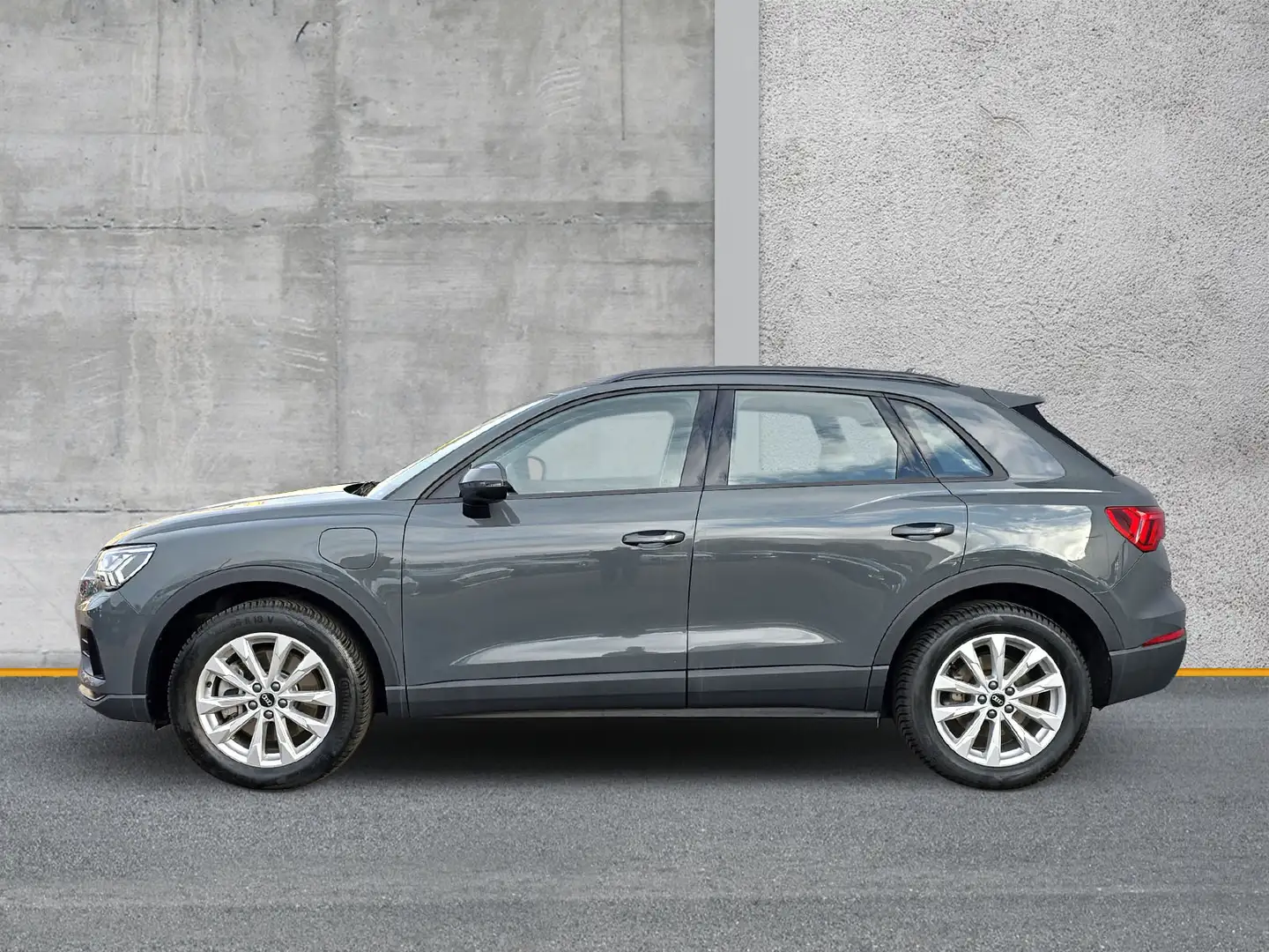 Audi Q3 45 TFSIe MATRIX VIRTUAL NAVI+ AHK Grau - 2