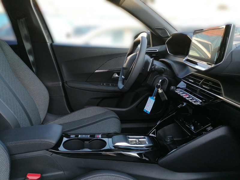 Peugeot 2008 1.2 PureTech 130 Allure LED PDC KlimaA AUT — photo 15